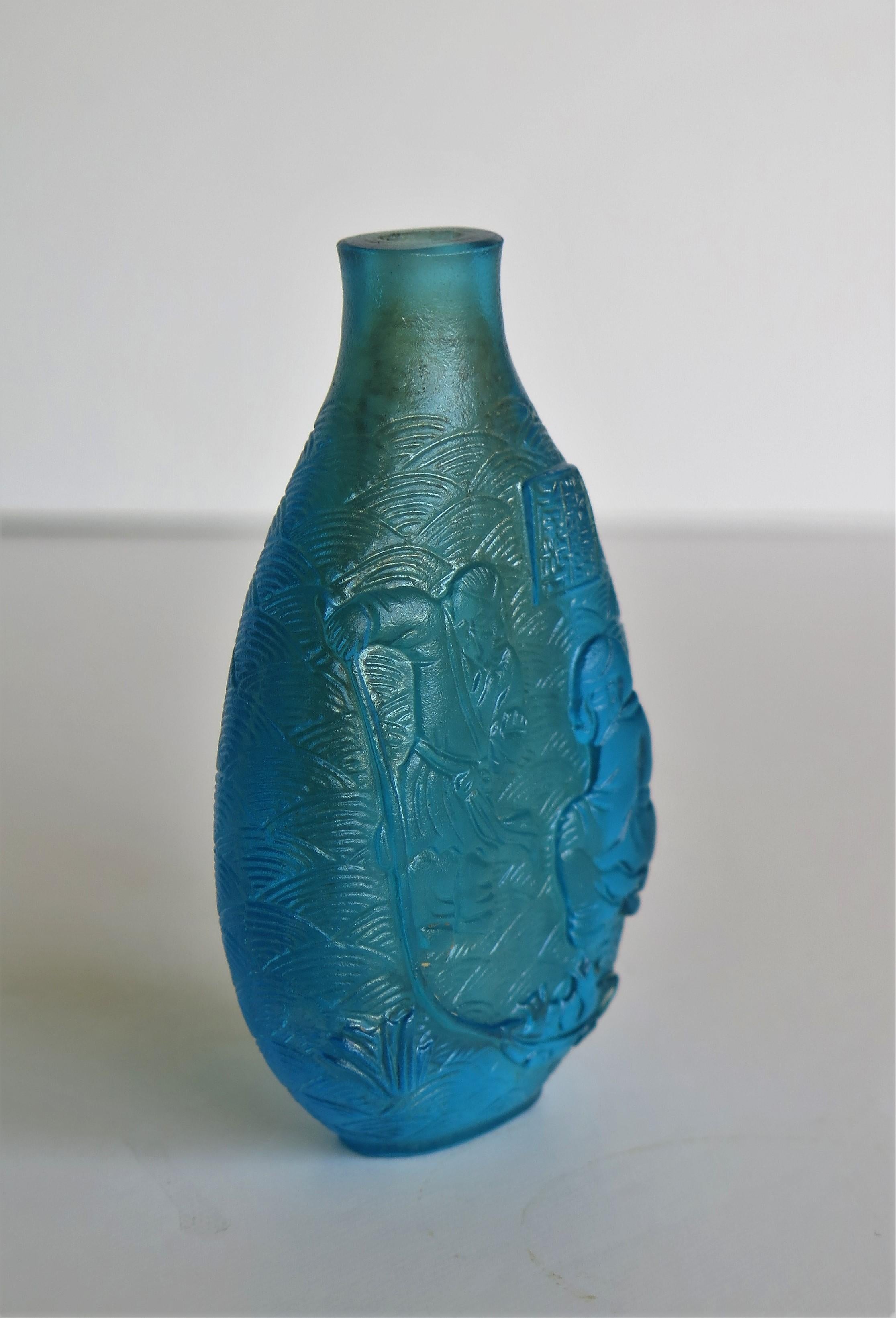 Chinese Turquoise Glass Snuff Bottle with Carved Figures and Spoon Top 6