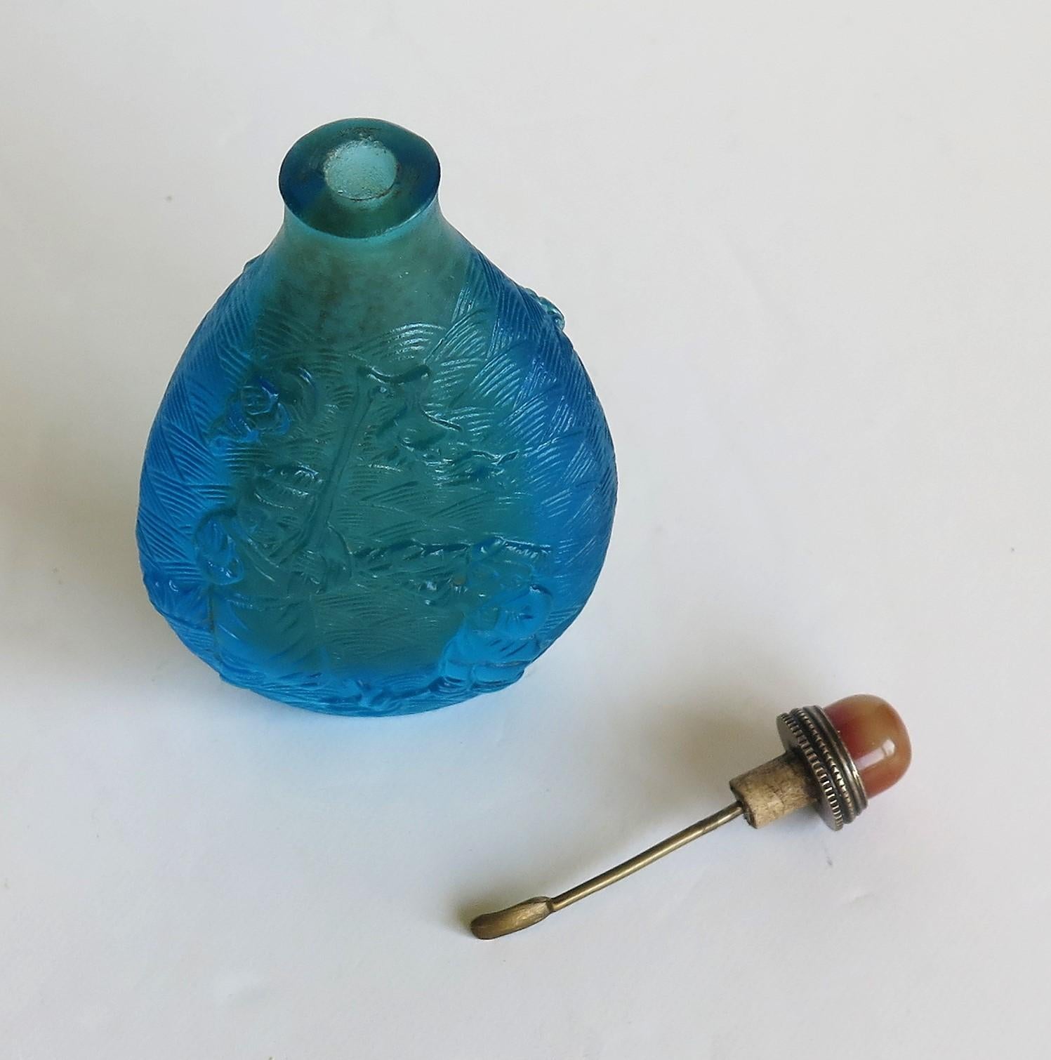 Chinese Turquoise Glass Snuff Bottle with Carved Figures and Spoon Top 12