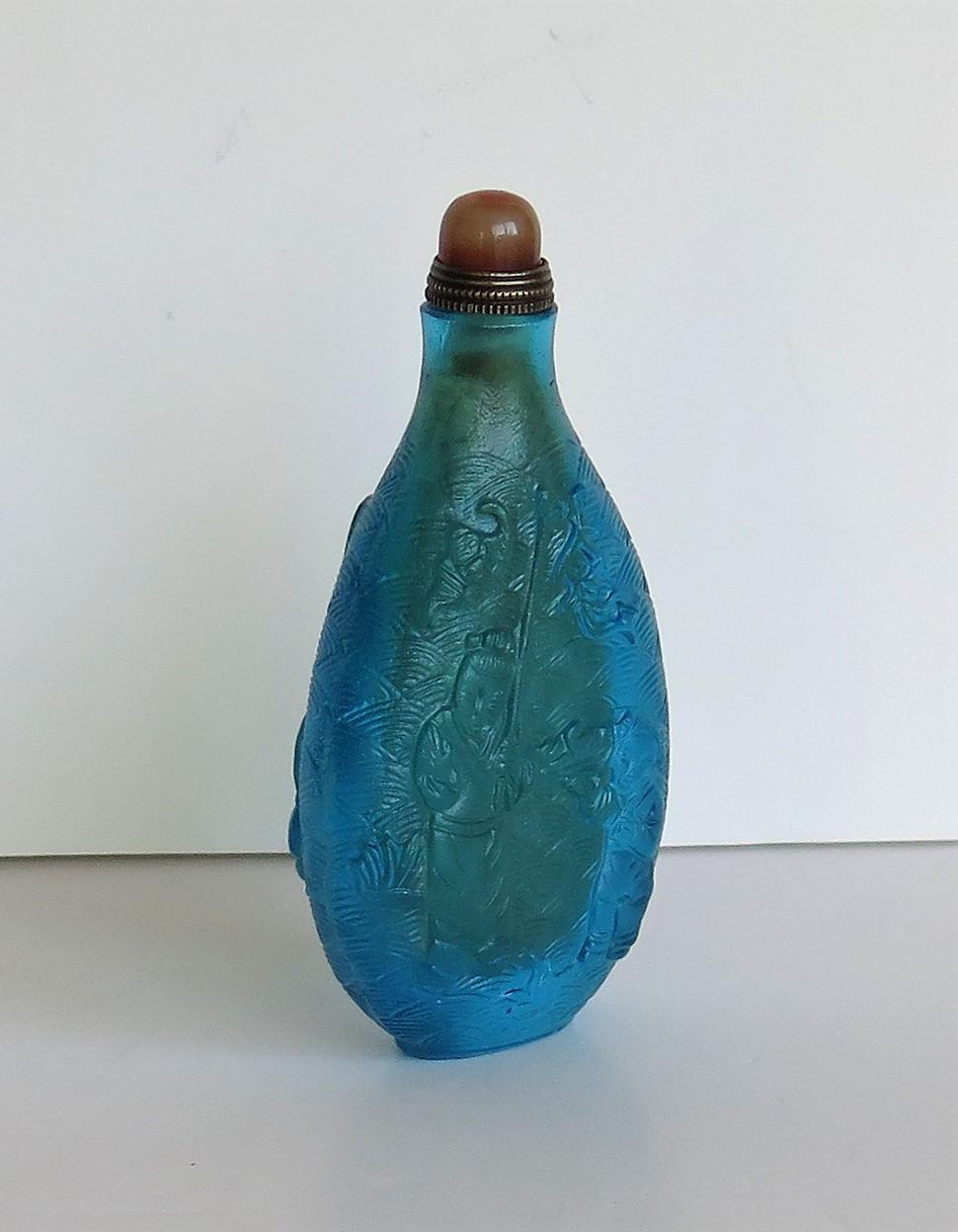 Chinese Turquoise Glass Snuff Bottle with Carved Figures and Spoon Top In Good Condition In Lincoln, Lincolnshire