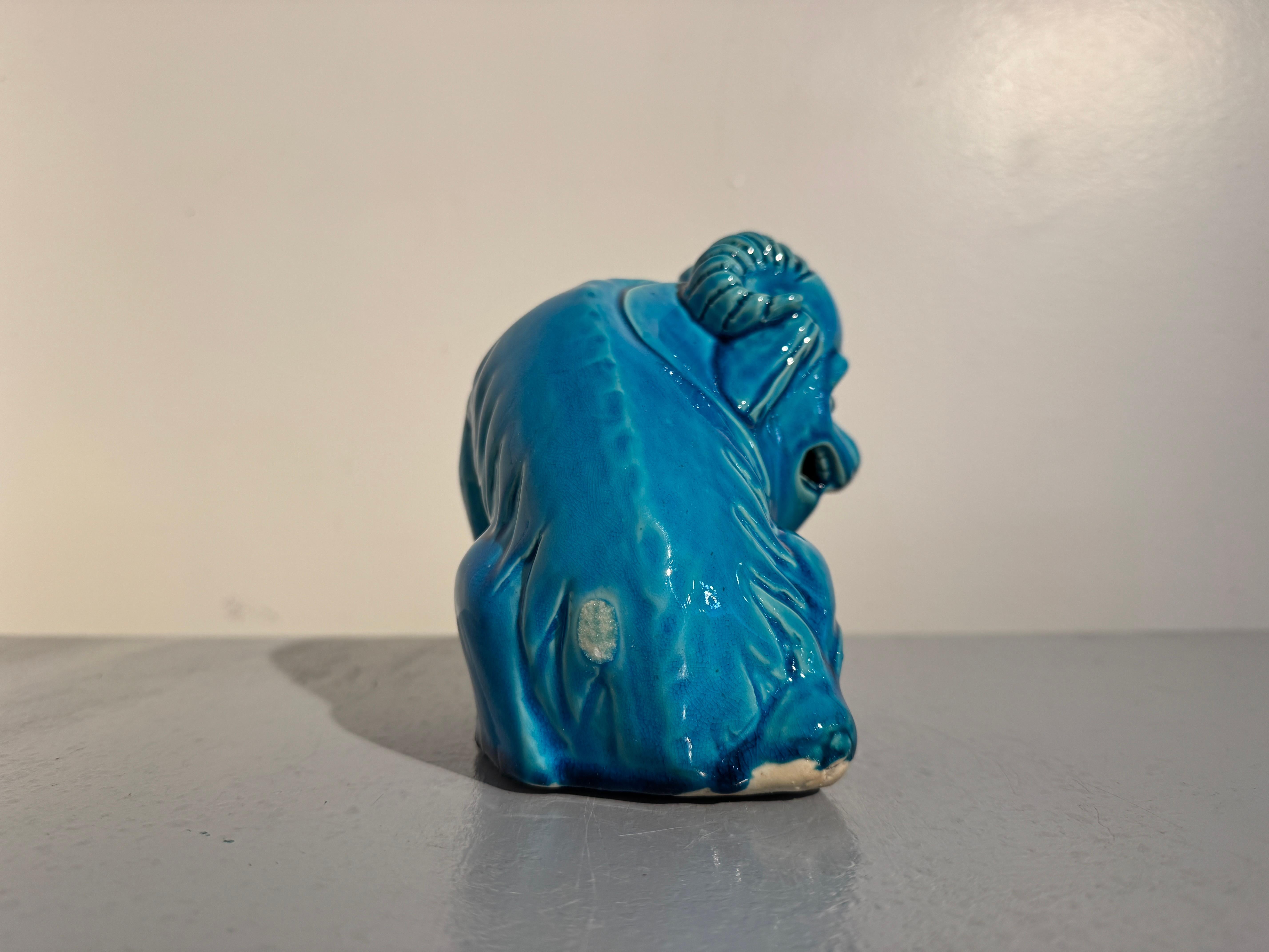 Chinese Turquoise Glazed Mythical Beast, Late Qing Dynasty, circa 1900, China For Sale 1
