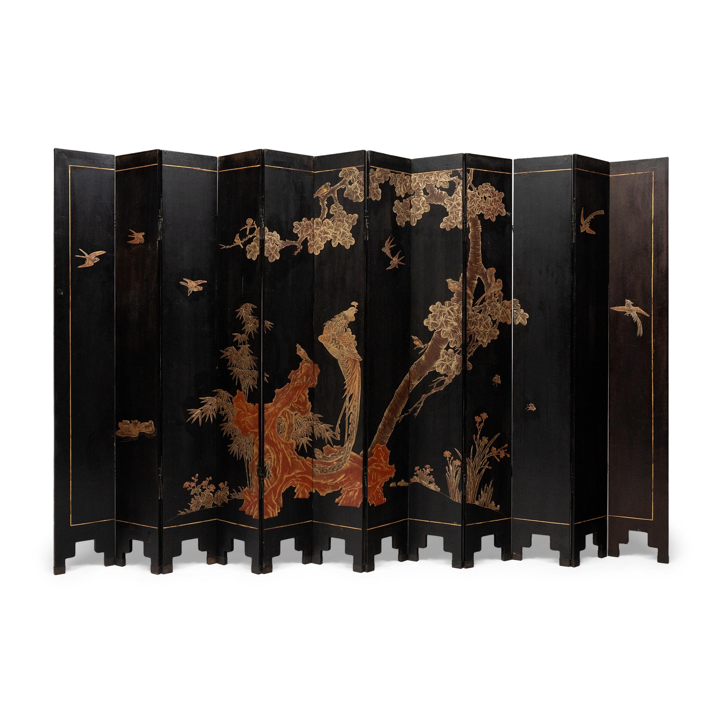 Chinese Twelve Panel Gilt Lacquer Folding Screen, c. 1920 In Good Condition In Chicago, IL