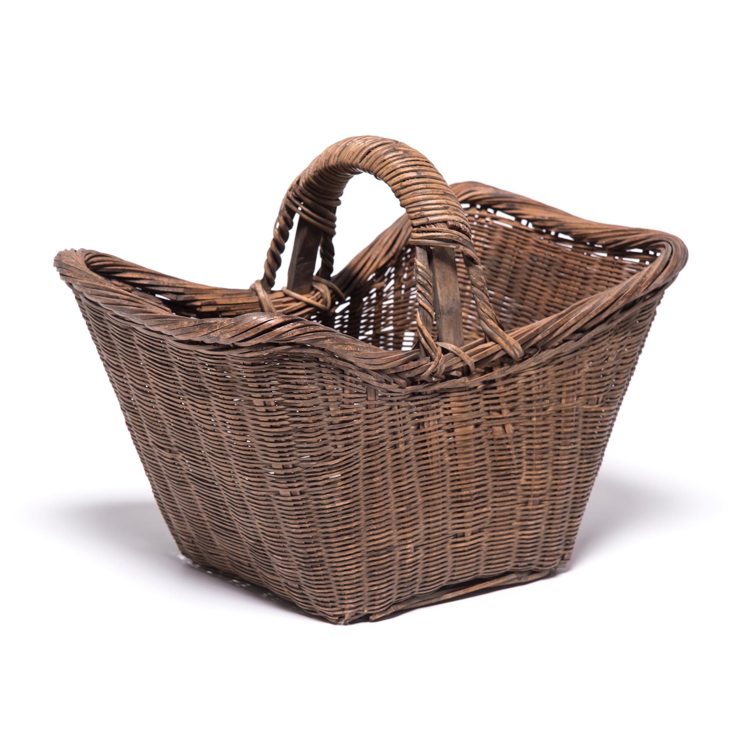 Chinese Twist Woven Market Basket In Good Condition In Chicago, IL