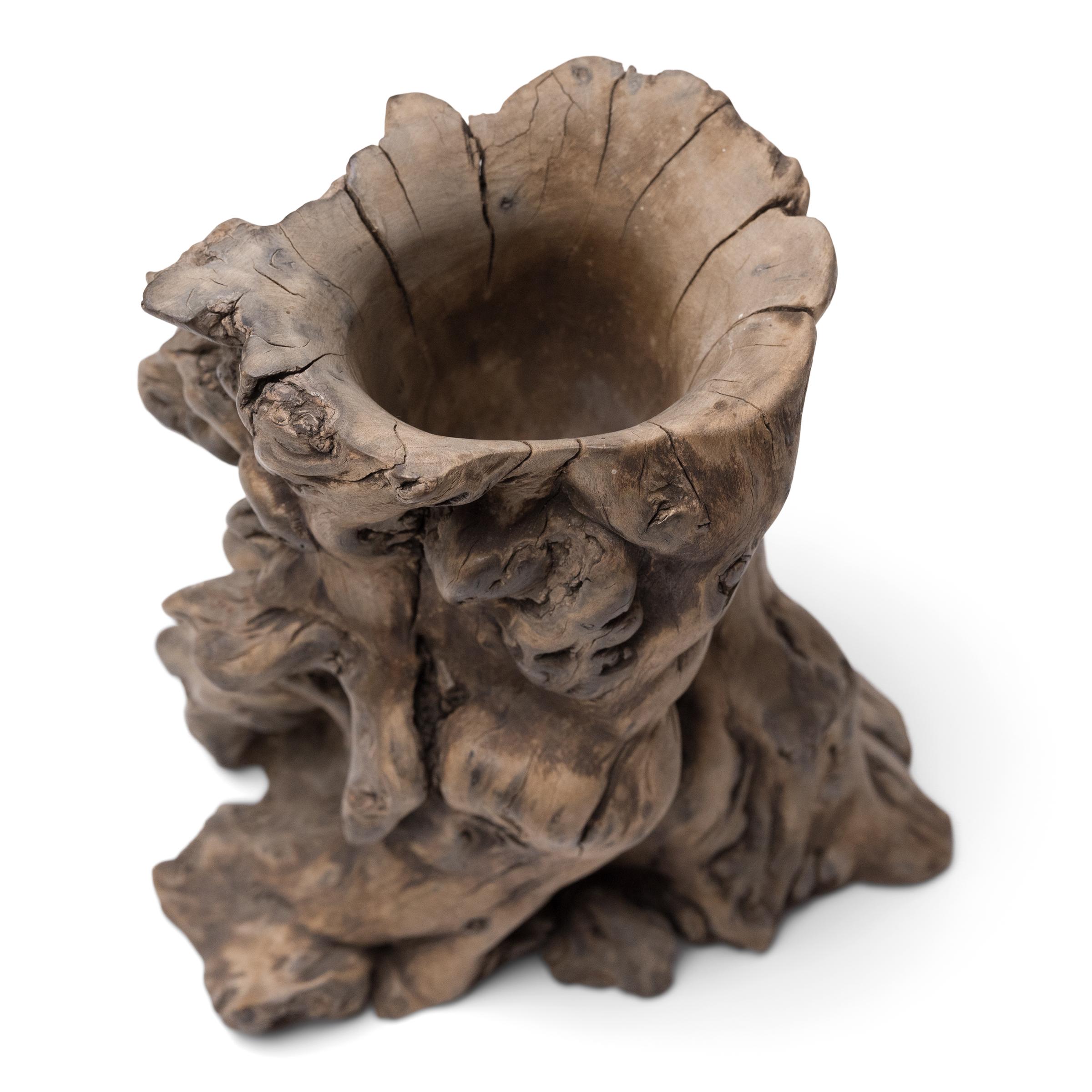 Qing Pot à brosse chinois en bois torsadé, c.C. 1900 en vente