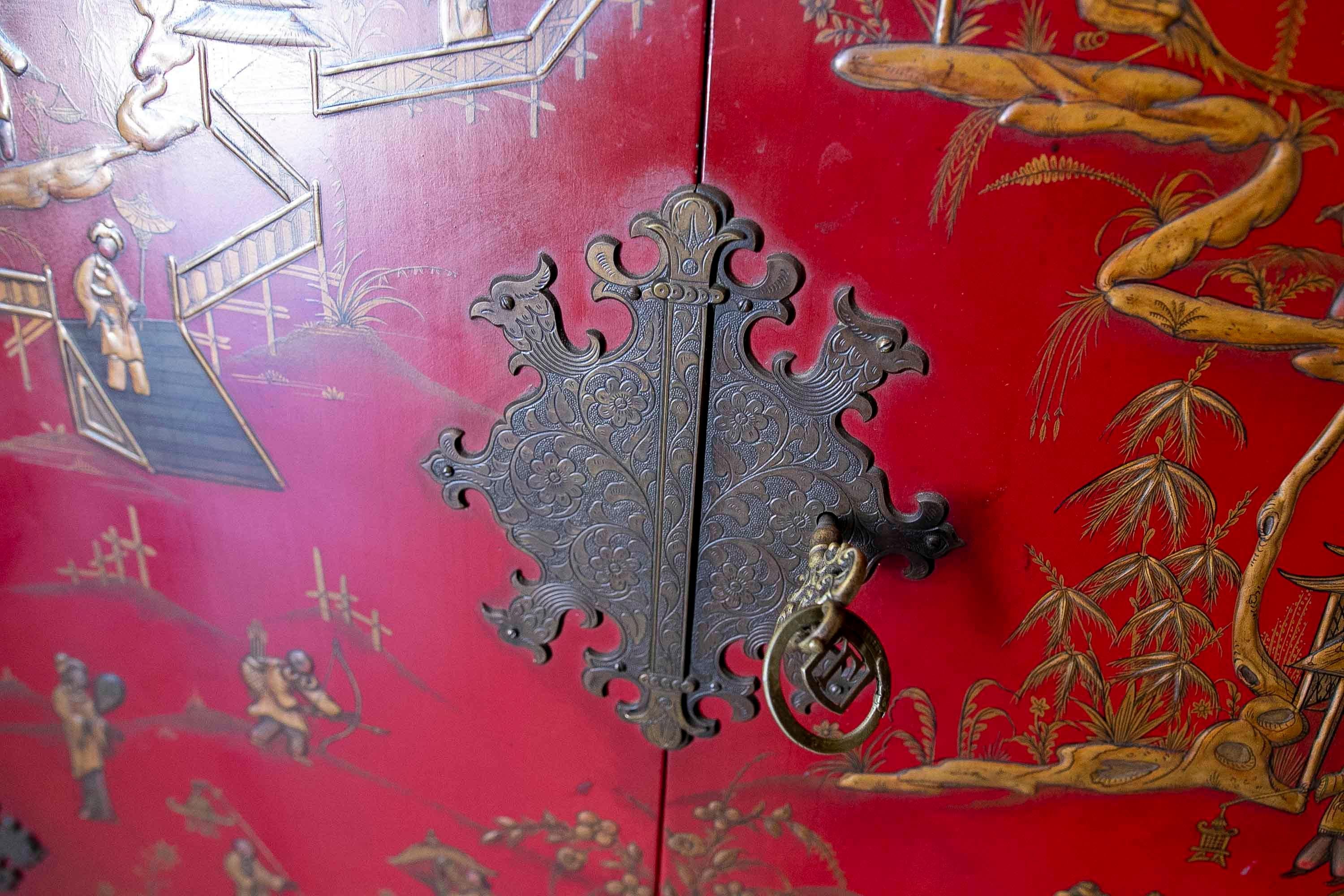 Meuble chinois en deux parties avec table et armoire à portes et tiroirs  en vente 11