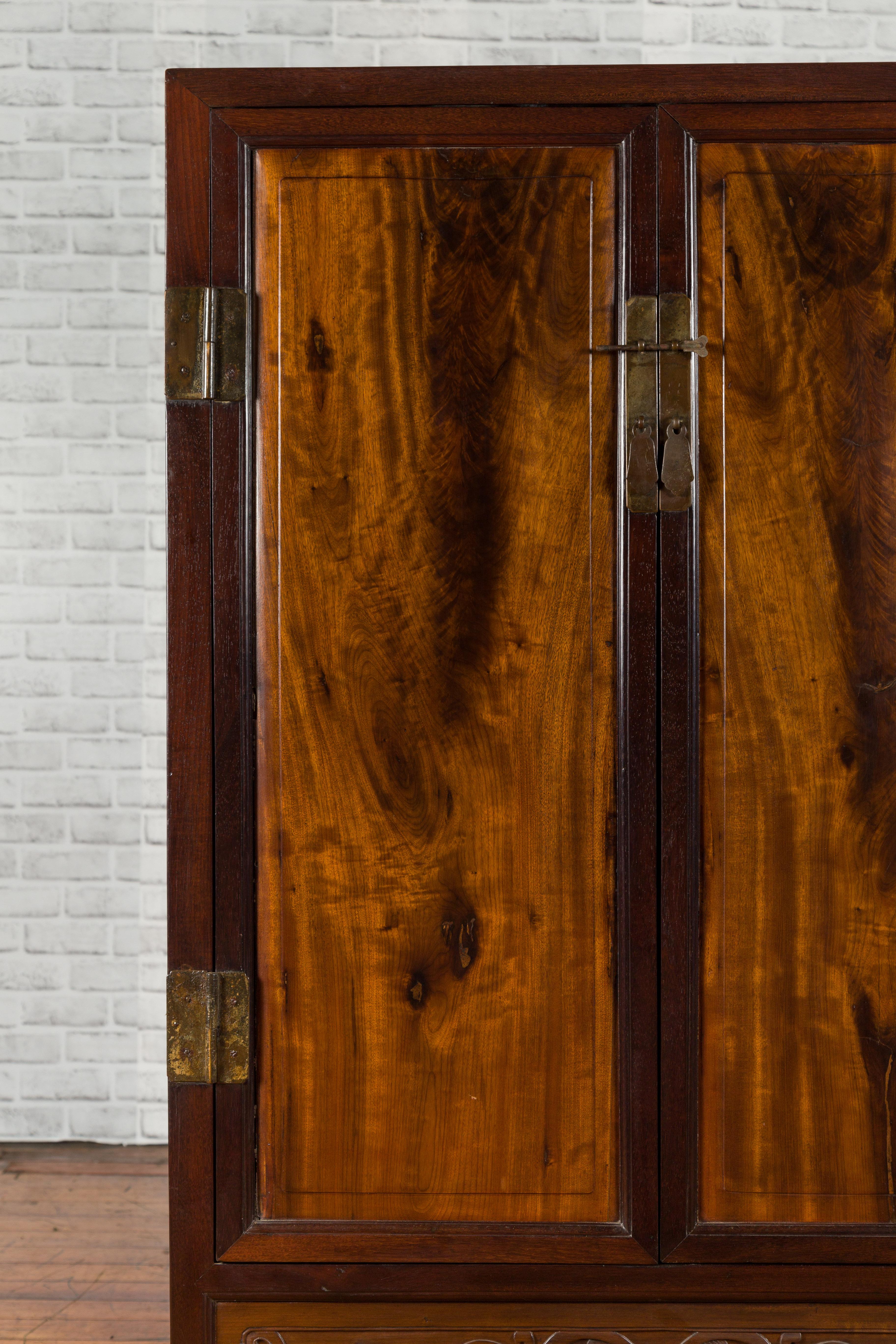 Chinese Two-Toned Early 20th Century Cabinet with Carved Apron and Inner Drawers For Sale 4