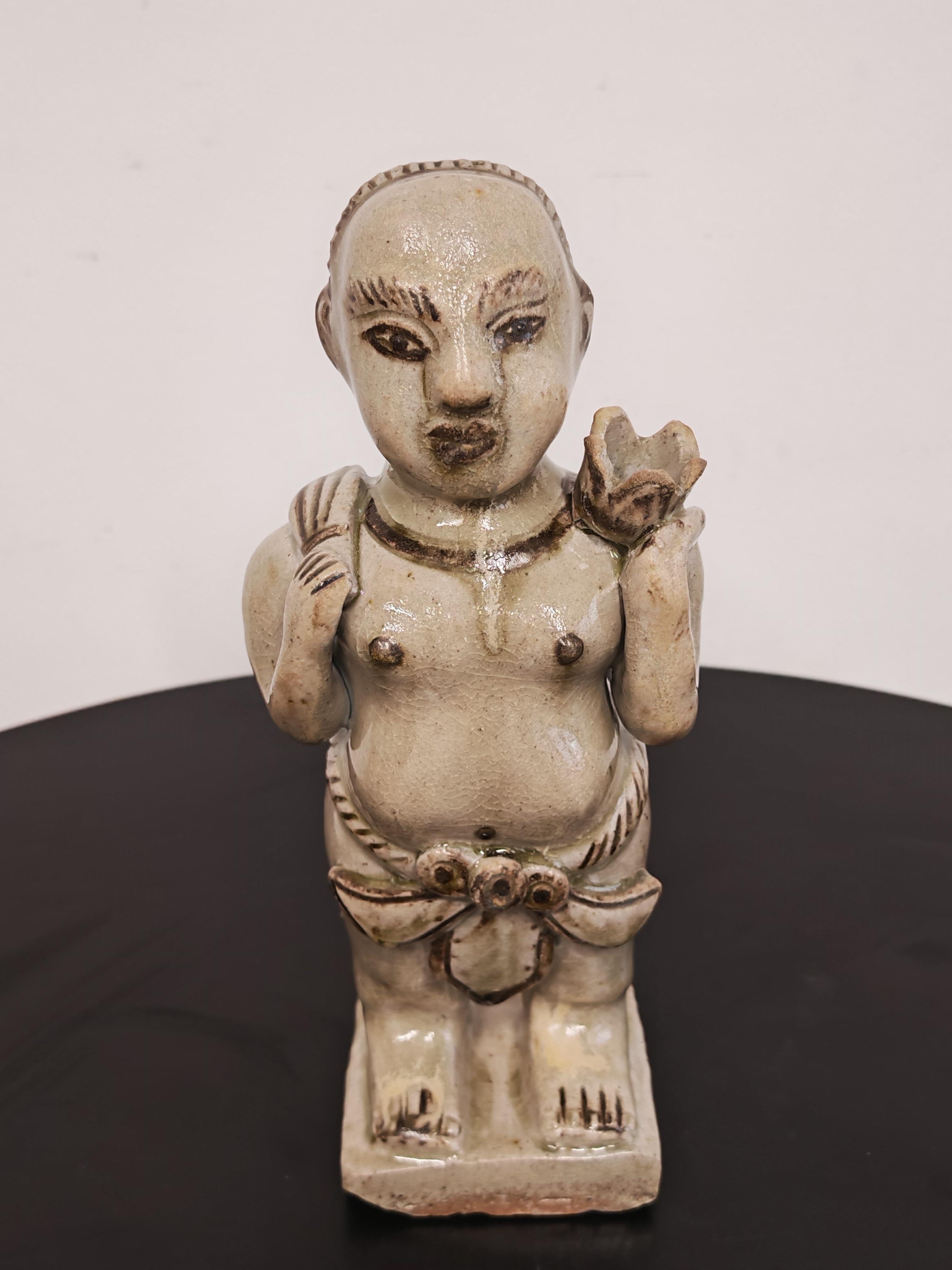 Figure inhabituelle en poterie chinoise de style dynastie Song Cizhou, 18e siècle en vente 3