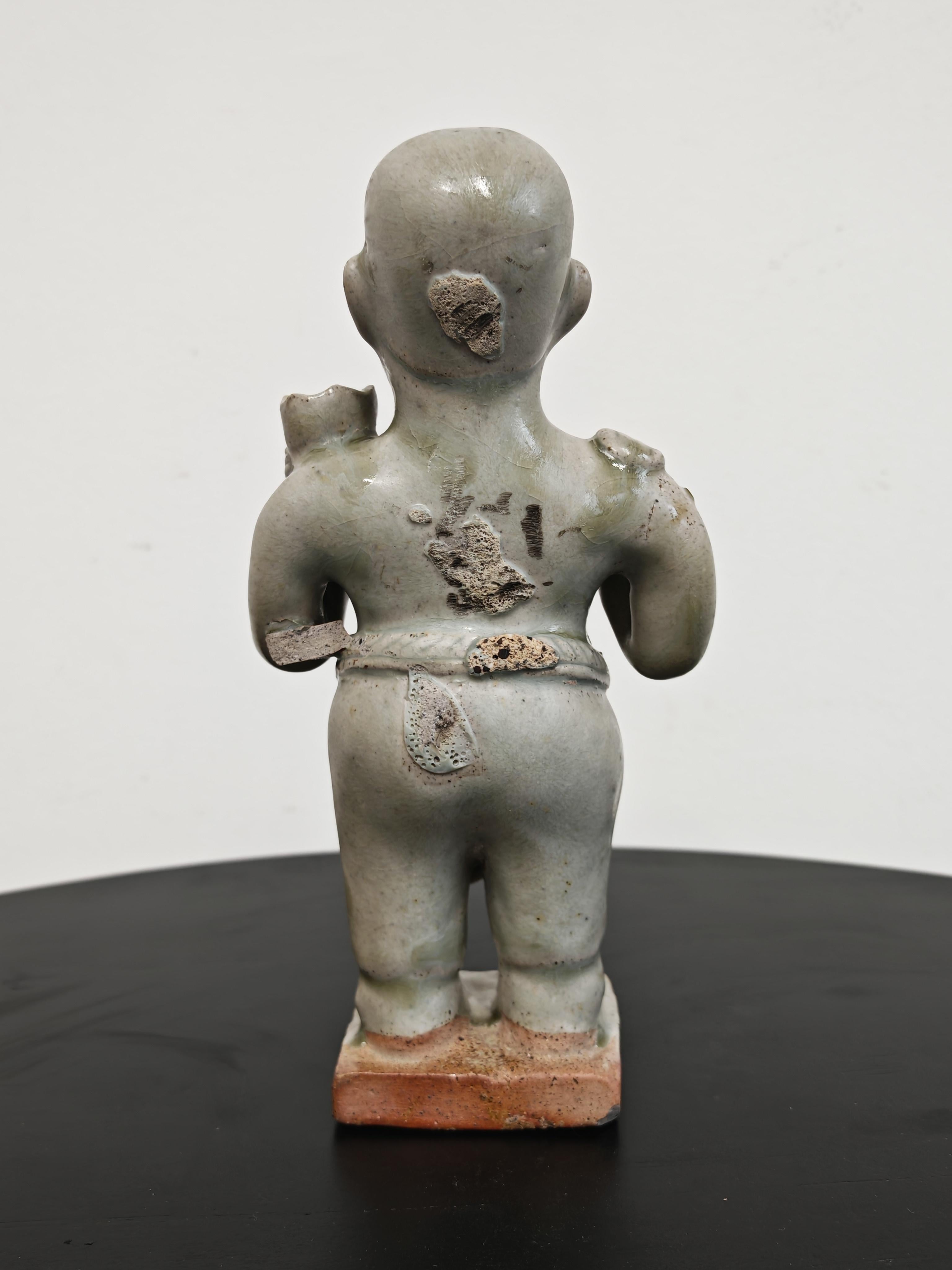 Figure inhabituelle en poterie chinoise de style dynastie Song Cizhou, 18e siècle en vente 3