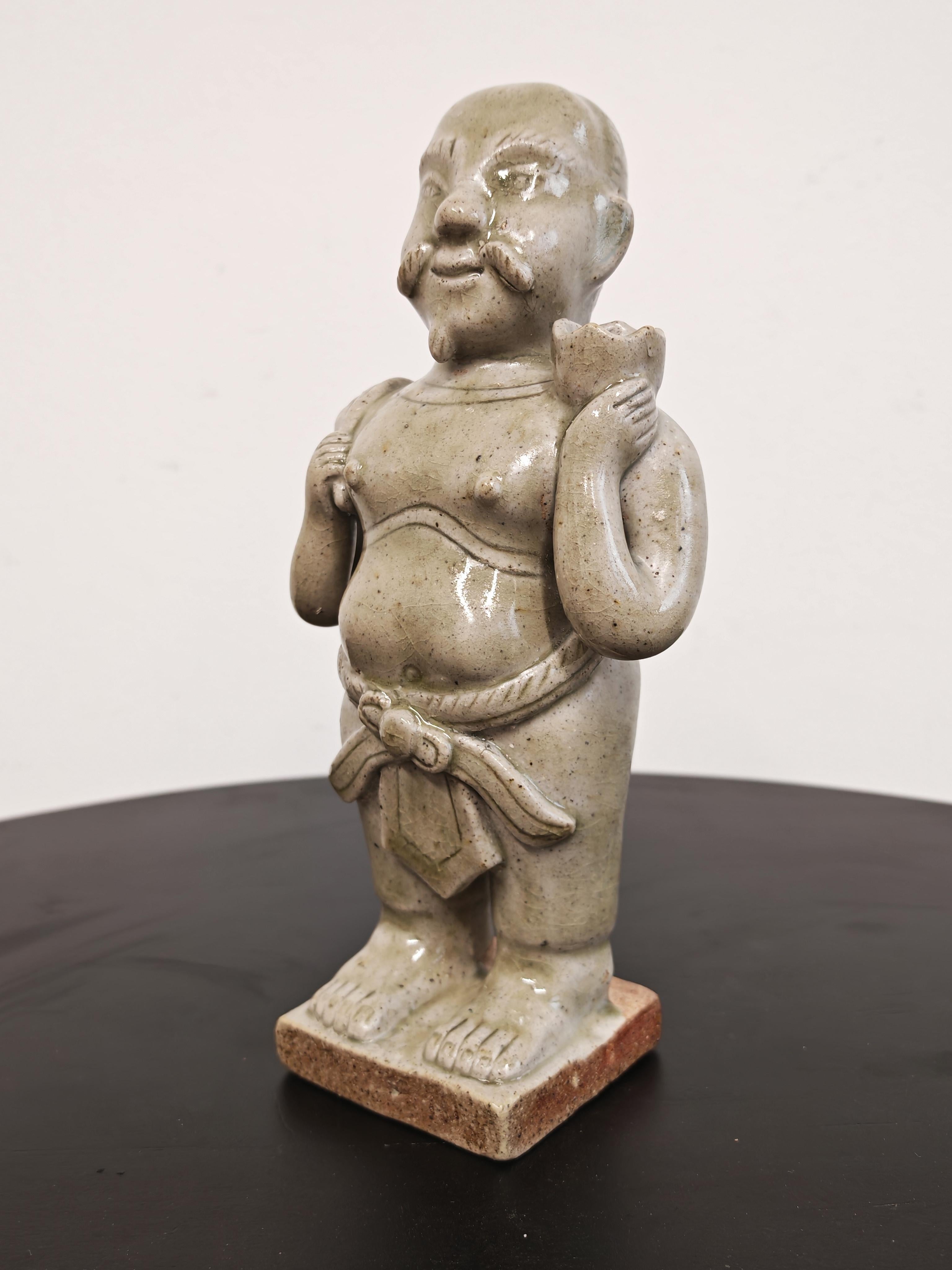 Chinois Figure inhabituelle en poterie chinoise de style dynastie Song Cizhou, 18e siècle en vente