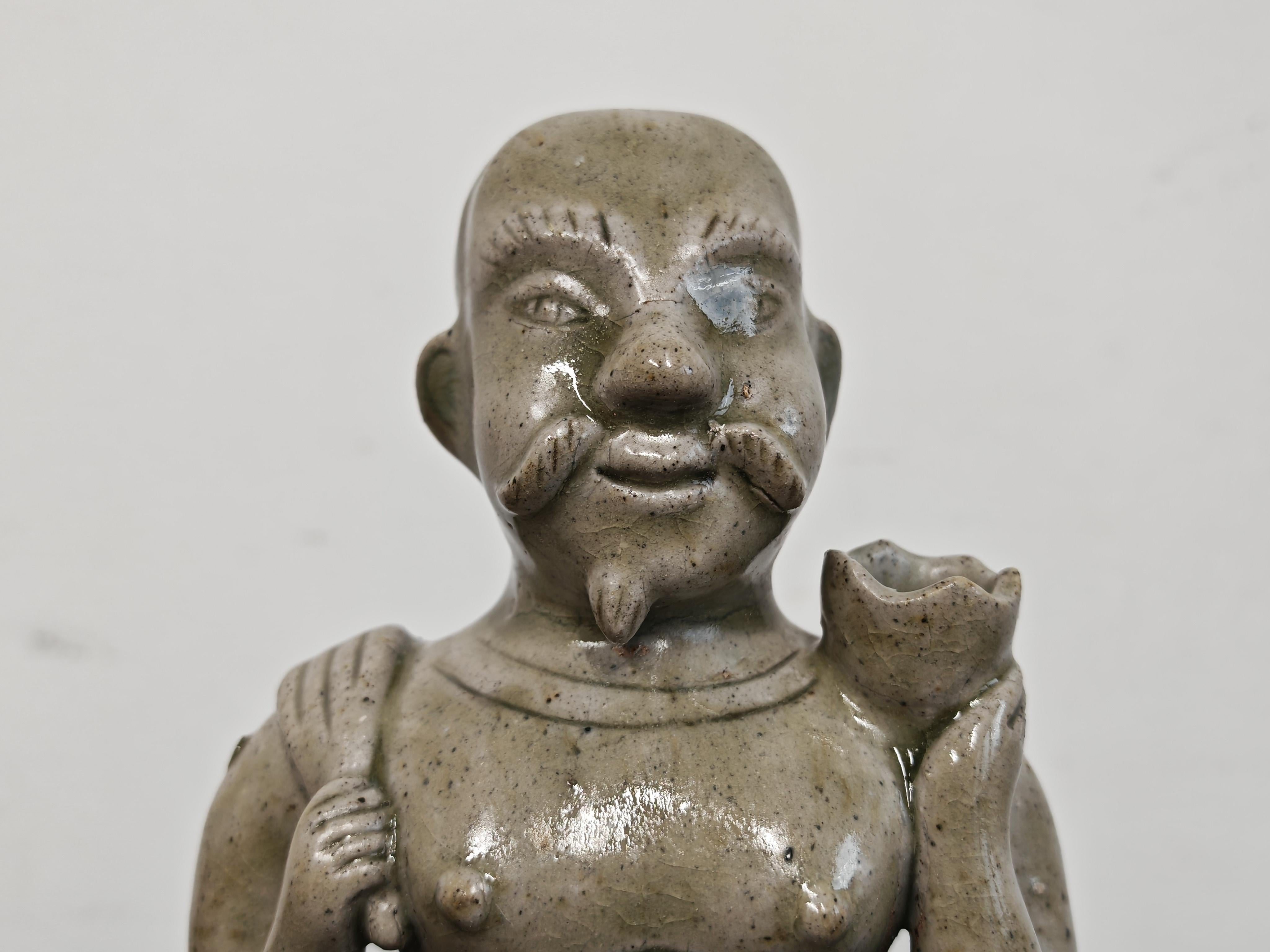 Figure inhabituelle en poterie chinoise de style dynastie Song Cizhou, 18e siècle Bon état - En vente à Beograd, RS