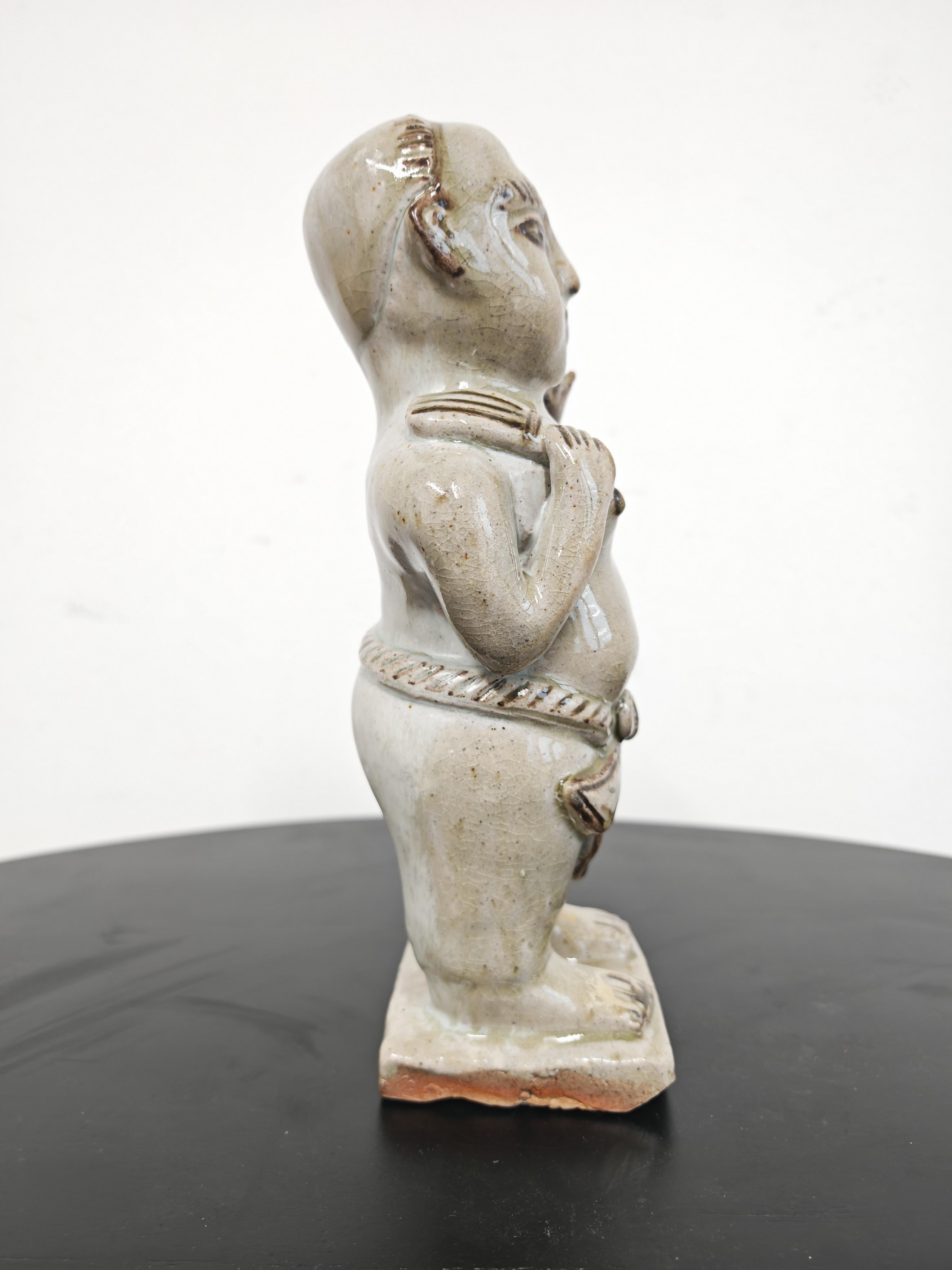 Figure inhabituelle en poterie chinoise de style dynastie Song Cizhou, 18e siècle en vente 1