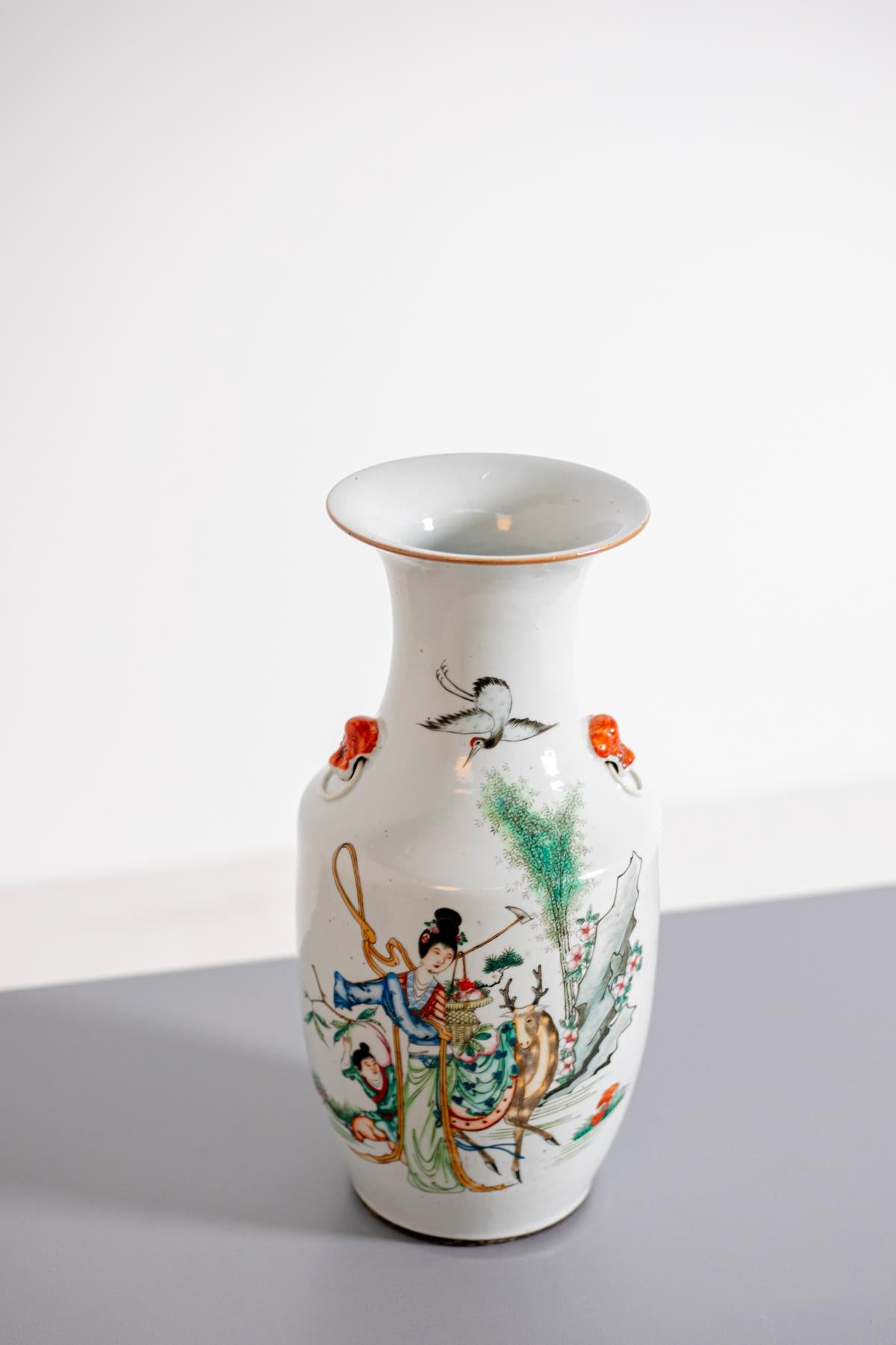 Vase chinois de la dynastie Ch'ing représentant une femme avec un cerf Bon état - En vente à Milano, IT