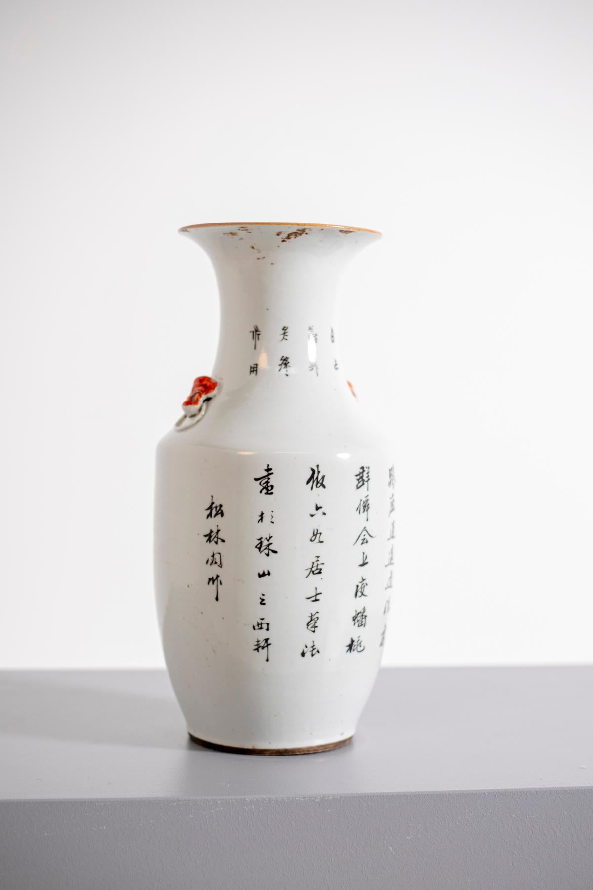 Vase chinois de la dynastie Ch'ing représentant une femme avec un cerf en vente 1
