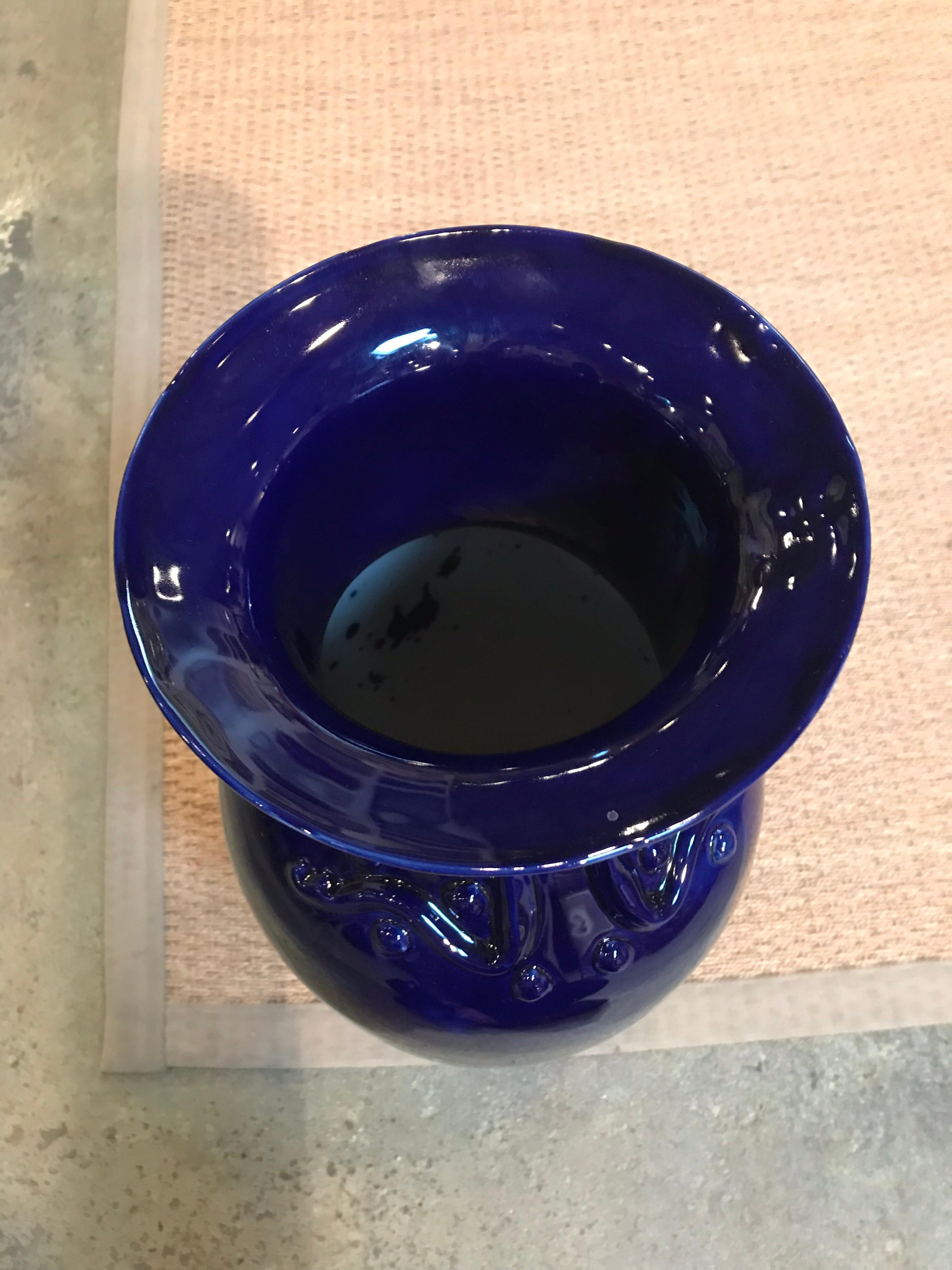 Chinese Vase in Cobalt Blue For Sale 1