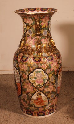 Vaso cinese in porcellana smaltata con decorazione policroma - Su basi