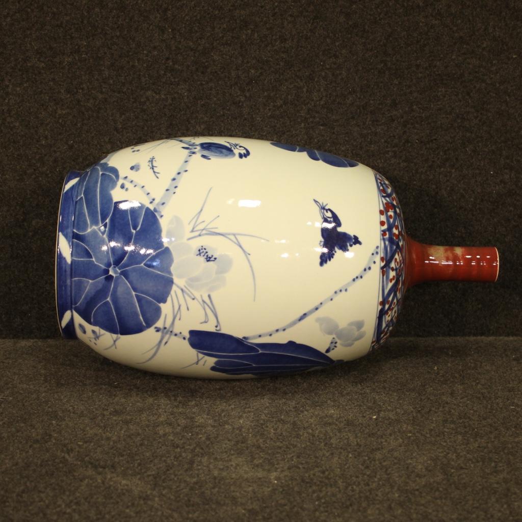 Chinese Vase in Painted Ceramic with Floral and Animal Decorations, 21st Century In Good Condition For Sale In London, GB