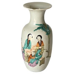 Antique Chinese Vase in Porcelaine, Hand Painted, China, circa 1920