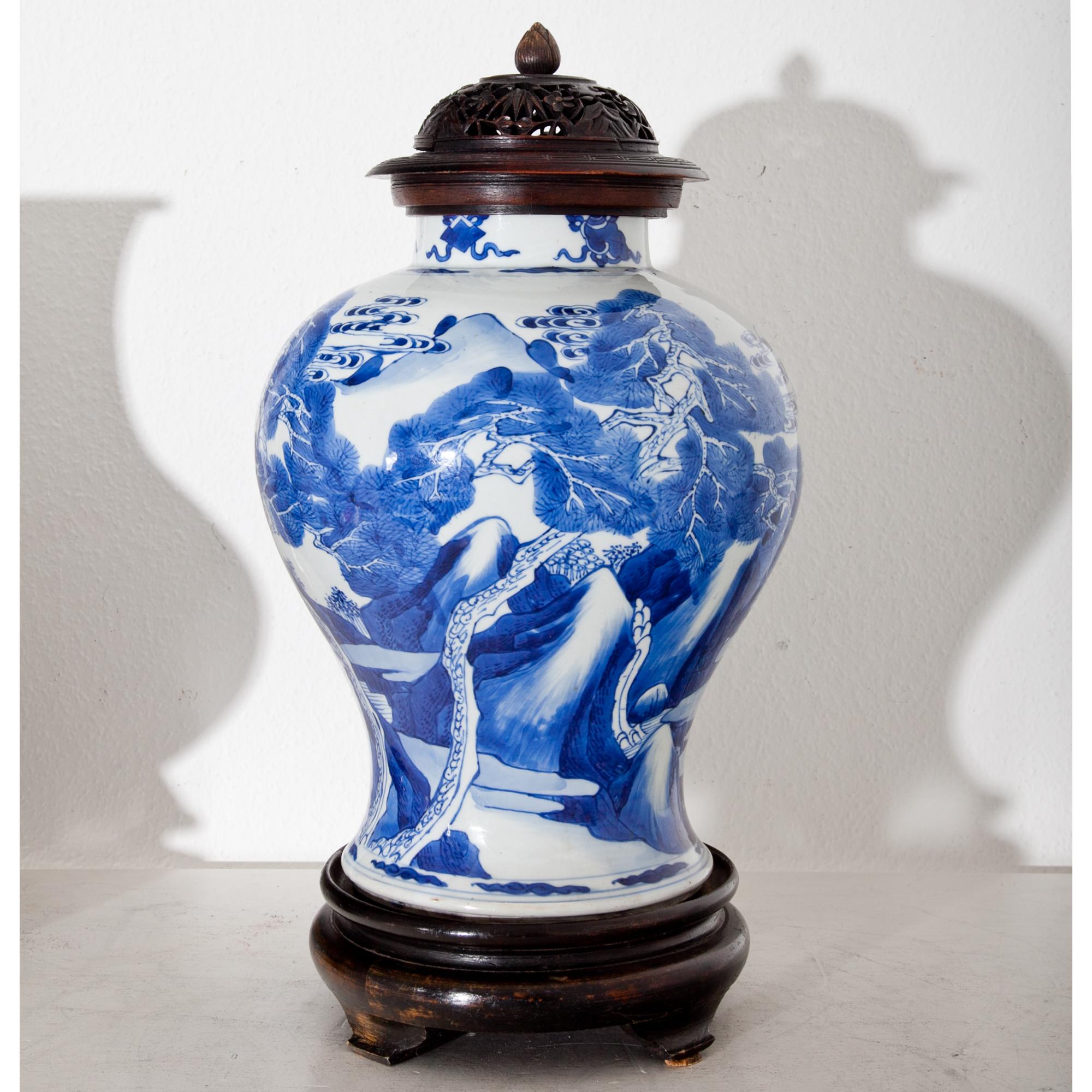 Chinese Vase, Kangxi Period, 17th Century 2