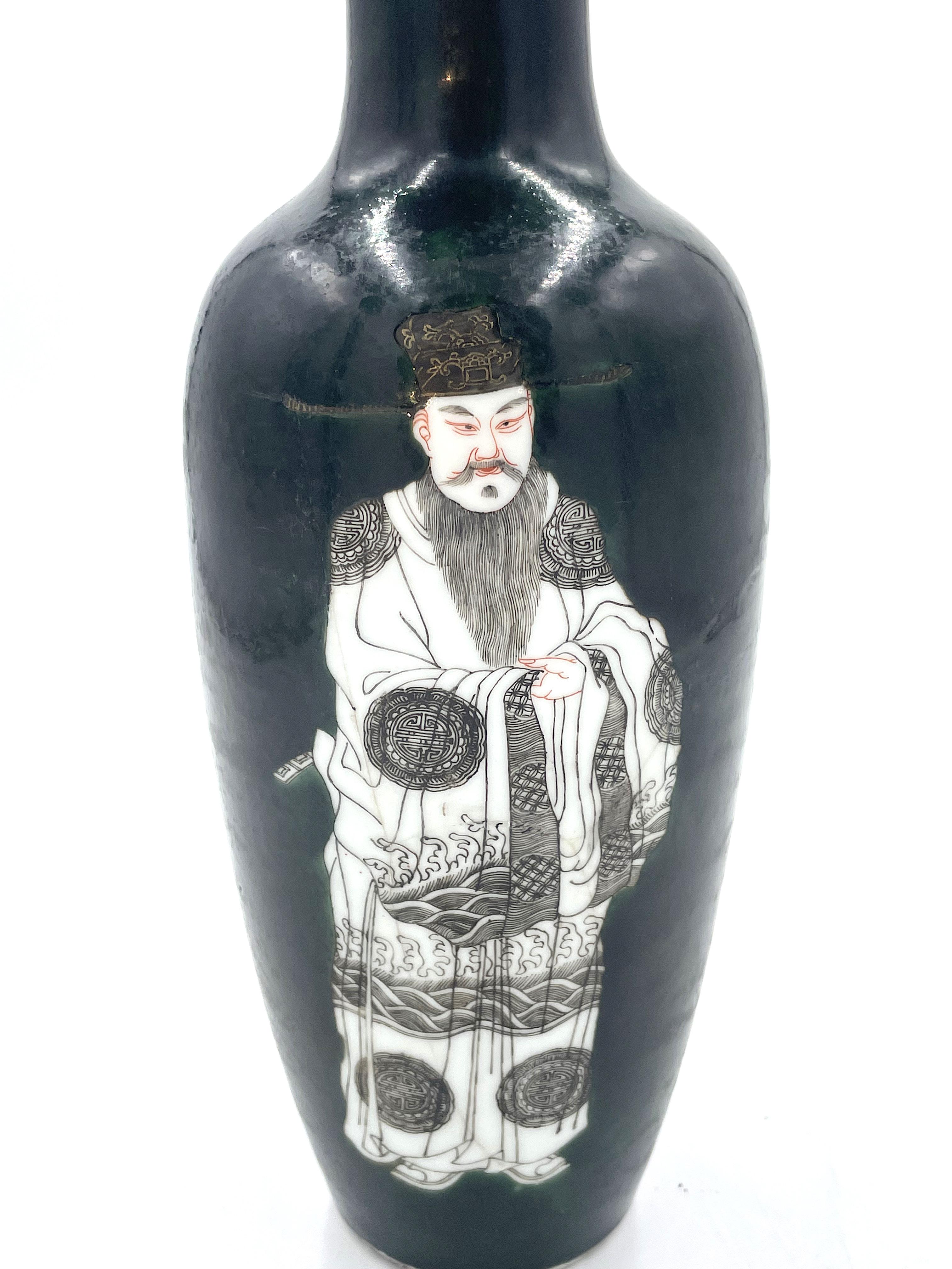 Chinese vase made of glazed/glazed porcelain. There are etchings made by acid etching, with figure reserve decorated and colored in ink, on a copper glaze ground.

At the bottom are Chinese characters that highlight the periodization of the vase