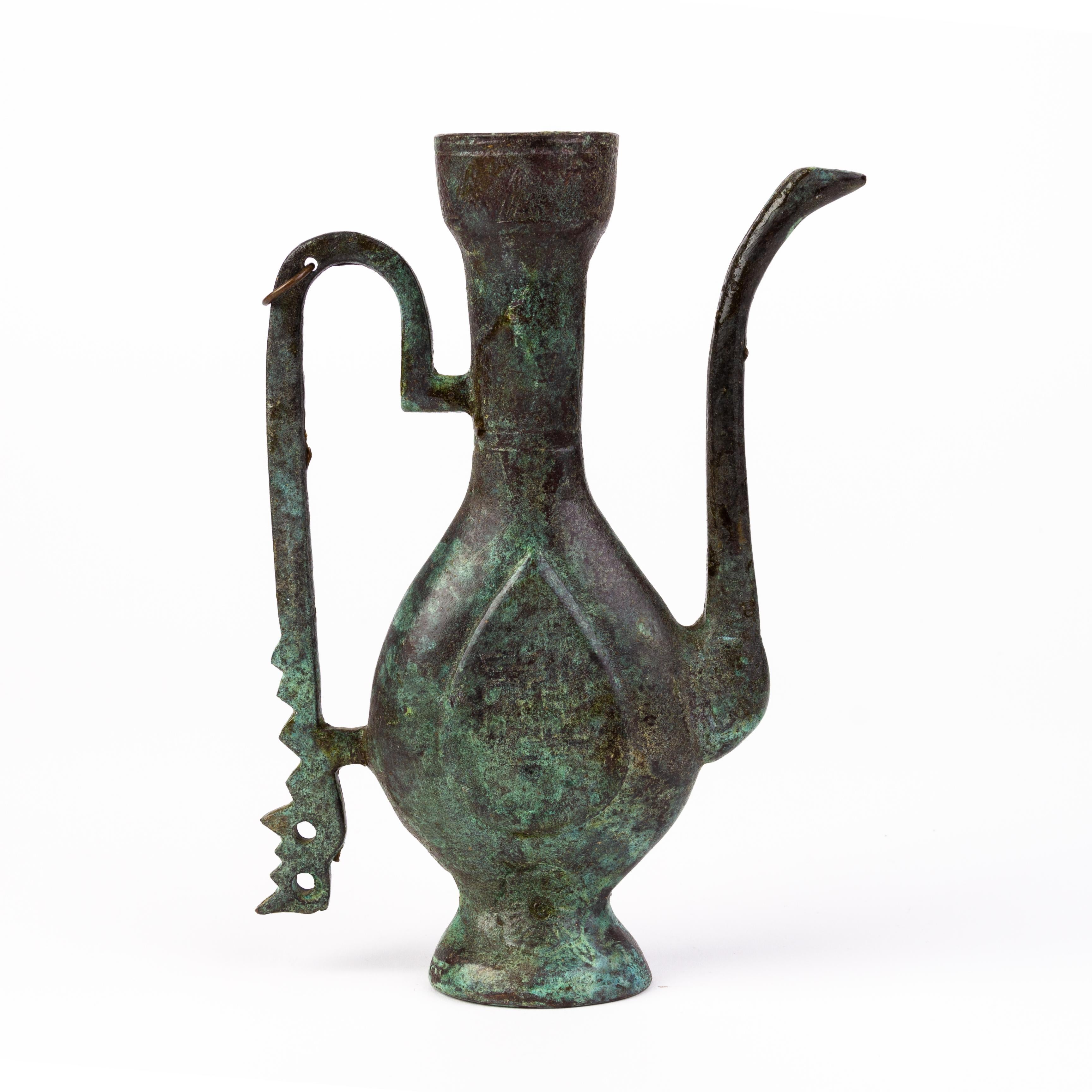 Chinese Verdigris Bronze Ritual Wine Ewer 19th Century  In Good Condition For Sale In Nottingham, GB