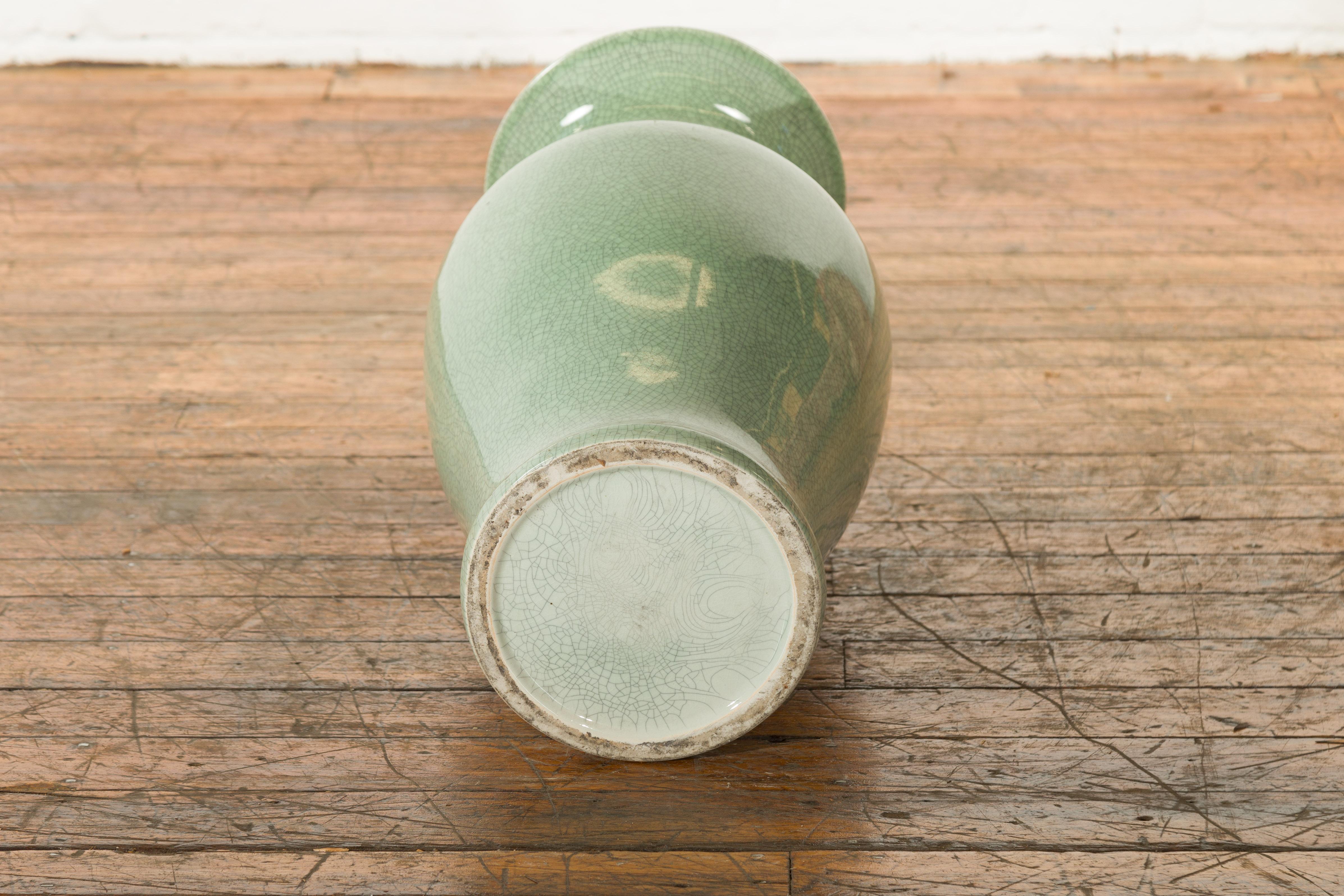 Chinesische Vintage-Altarvase im chinesischen Stil mit Crackle Celadon-Finish und ausgestelltem Hals im Angebot 6