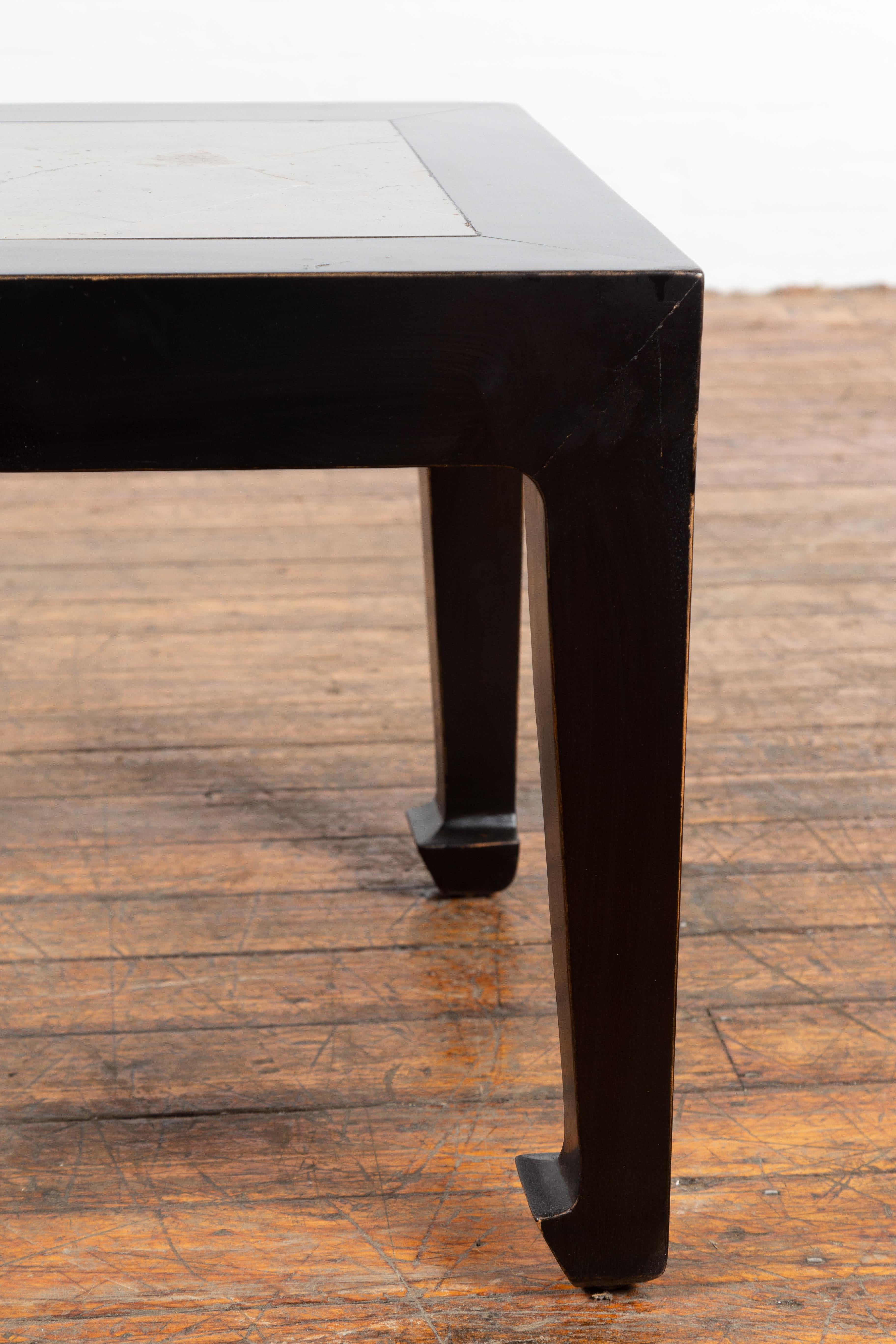 Table d'appoint chinoise vintage en laque noire avec insertion de pierres de la période de la Dynastie Qing en vente 1