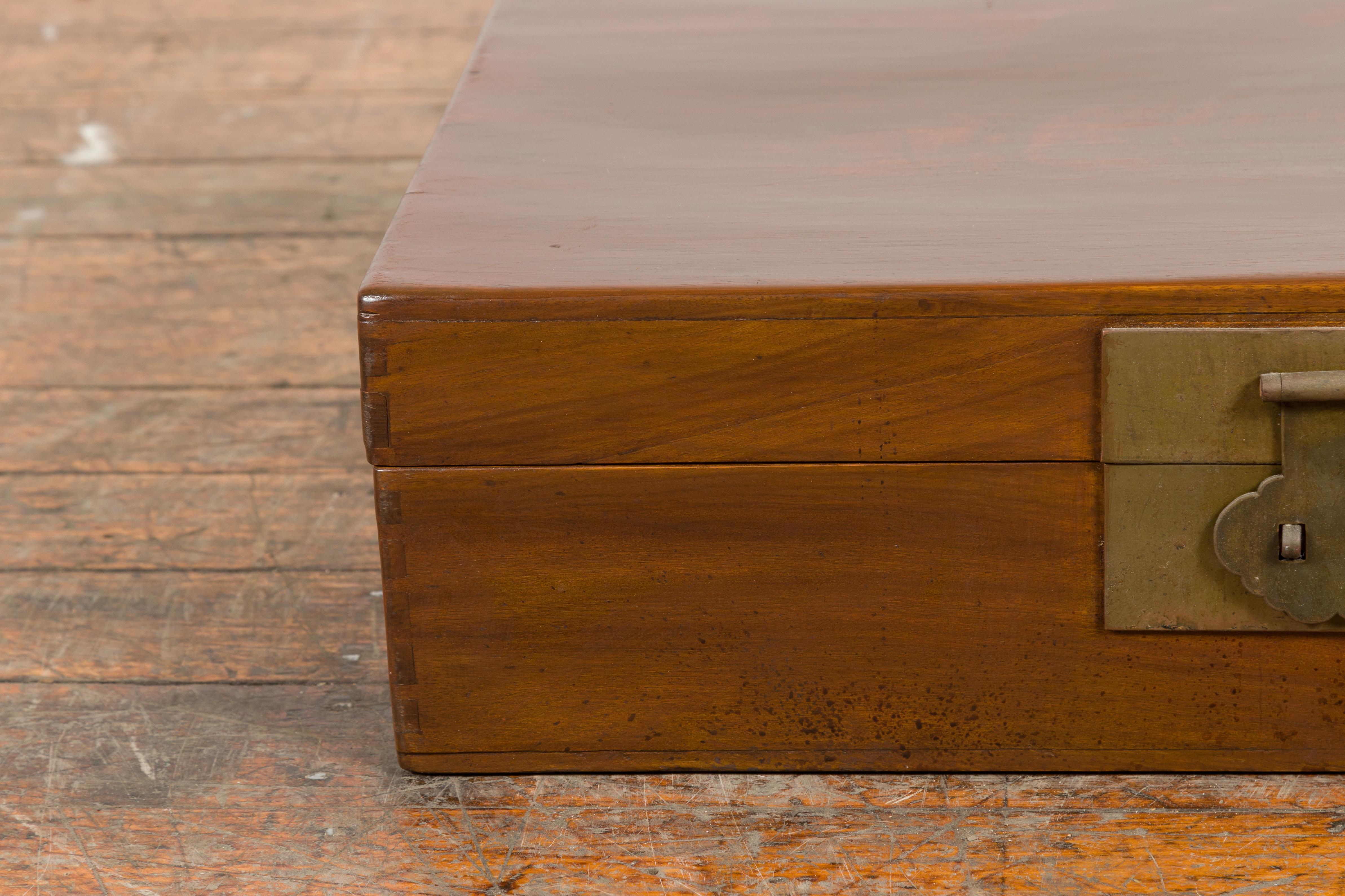 Chinese Vintage Blanket Chest with Traditional Brass Hardware and Handles For Sale 3