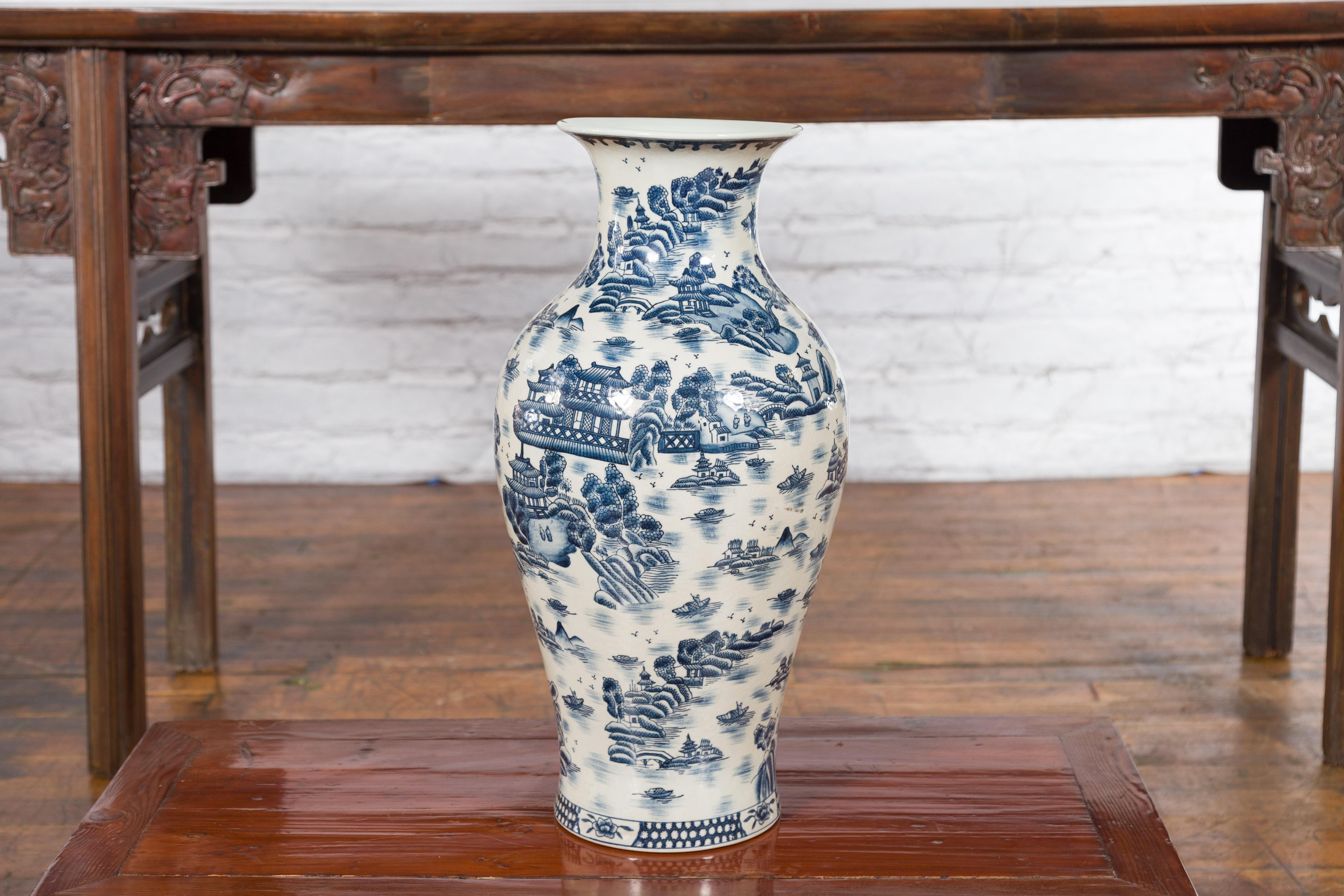 Chinese Vintage Blue and White Porcelain Vase with Landscapes and Architectures For Sale 3