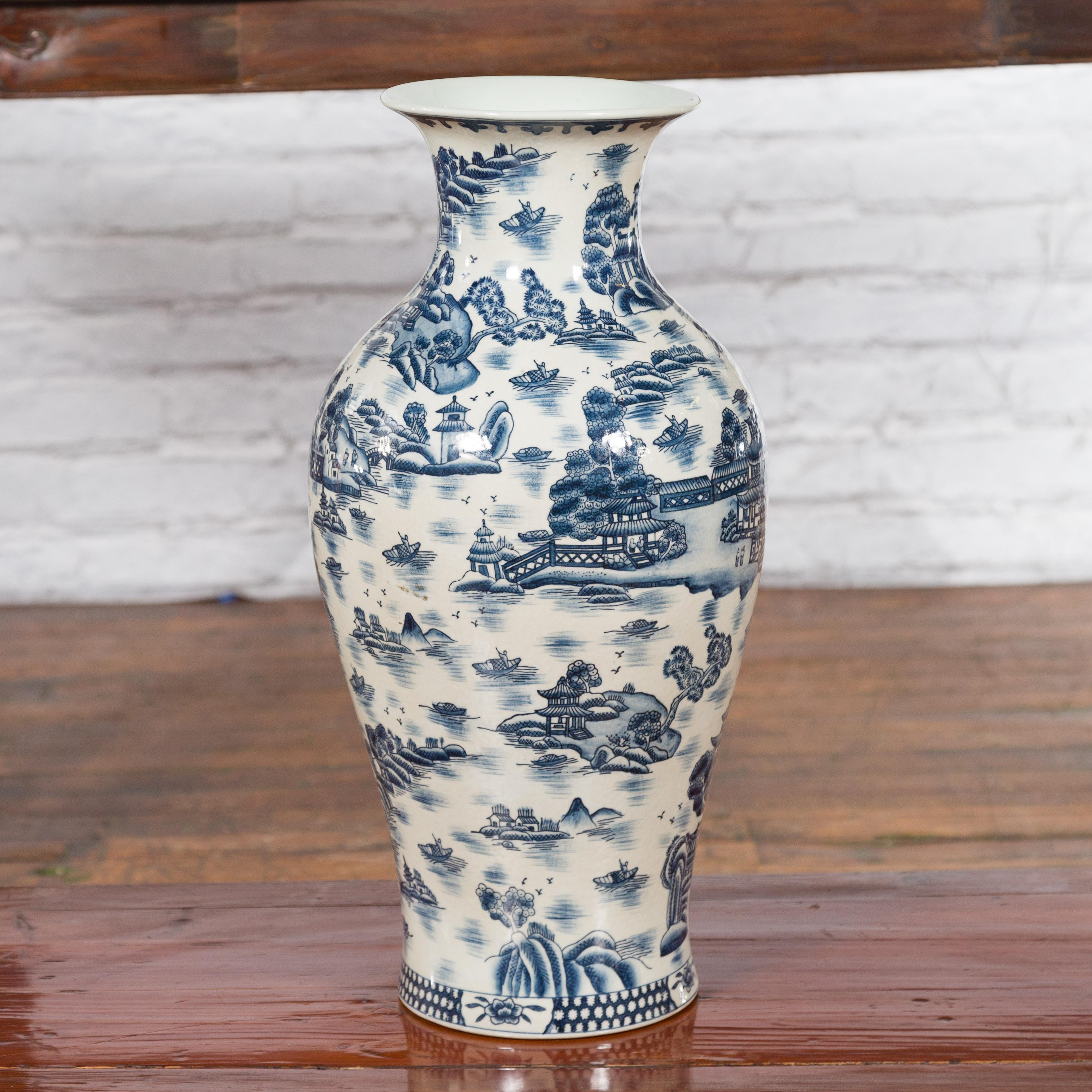 Chinese Vintage Blue and White Porcelain Vase with Landscapes and Architectures For Sale 2