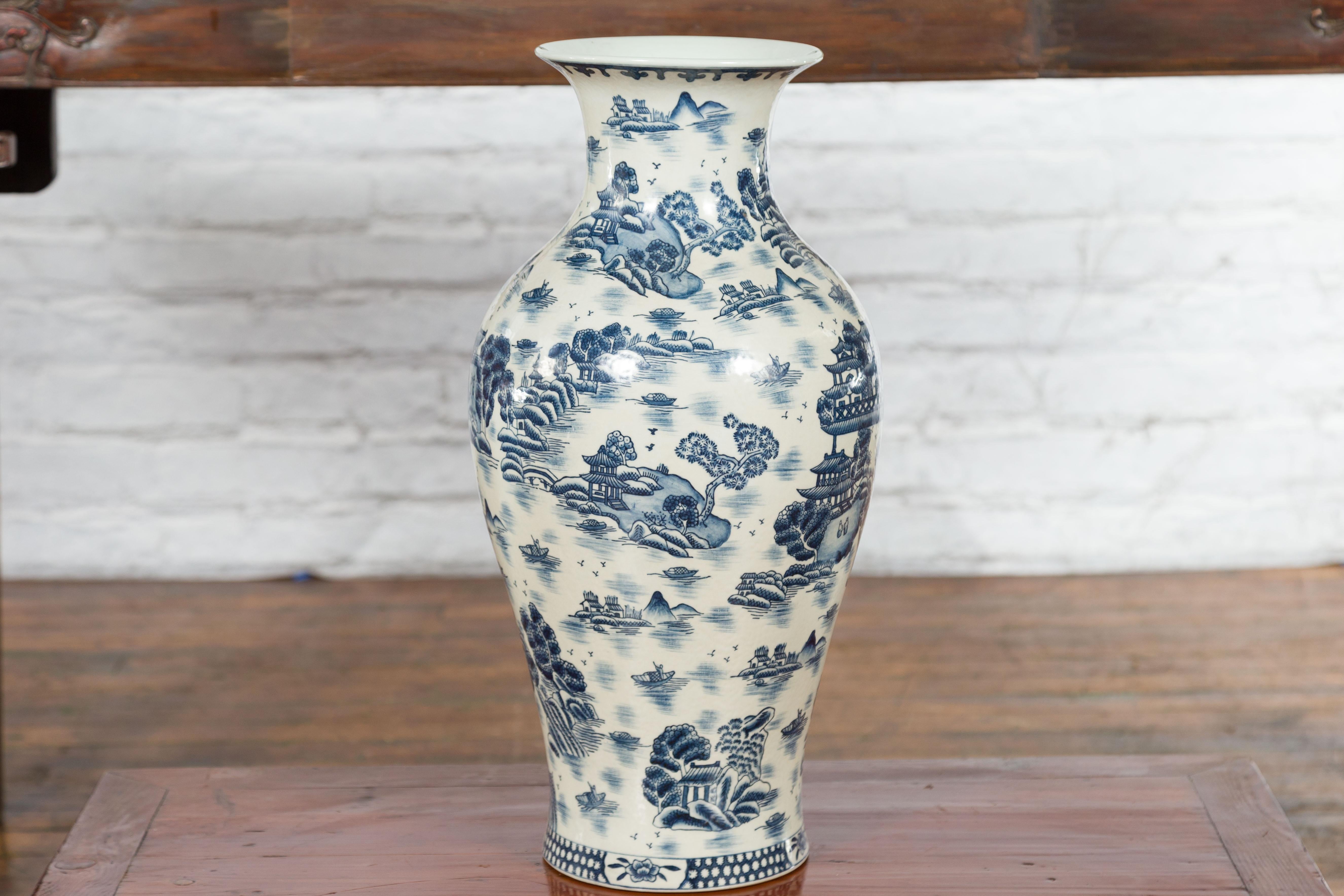 Chinese Vintage Blue and White Porcelain Vase with Landscapes and Architectures For Sale 1