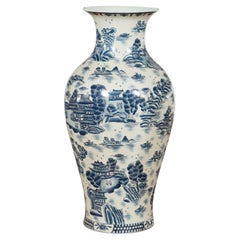 Vase chinois vintage en porcelaine bleue et blanche avec paysages et architectures