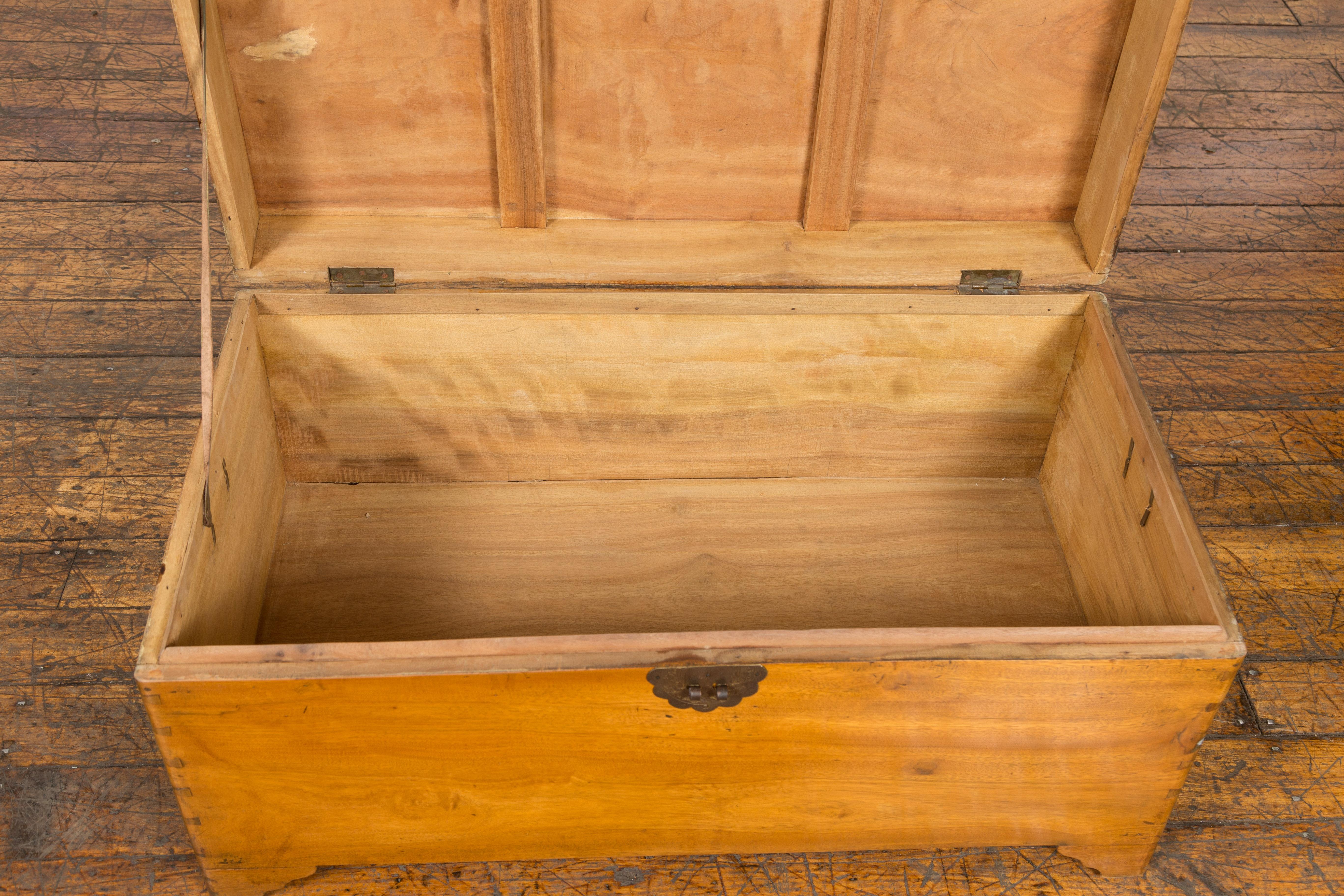 Chinese Vintage Camphor Wood Blanket Chest with Brass Hardware For Sale 6