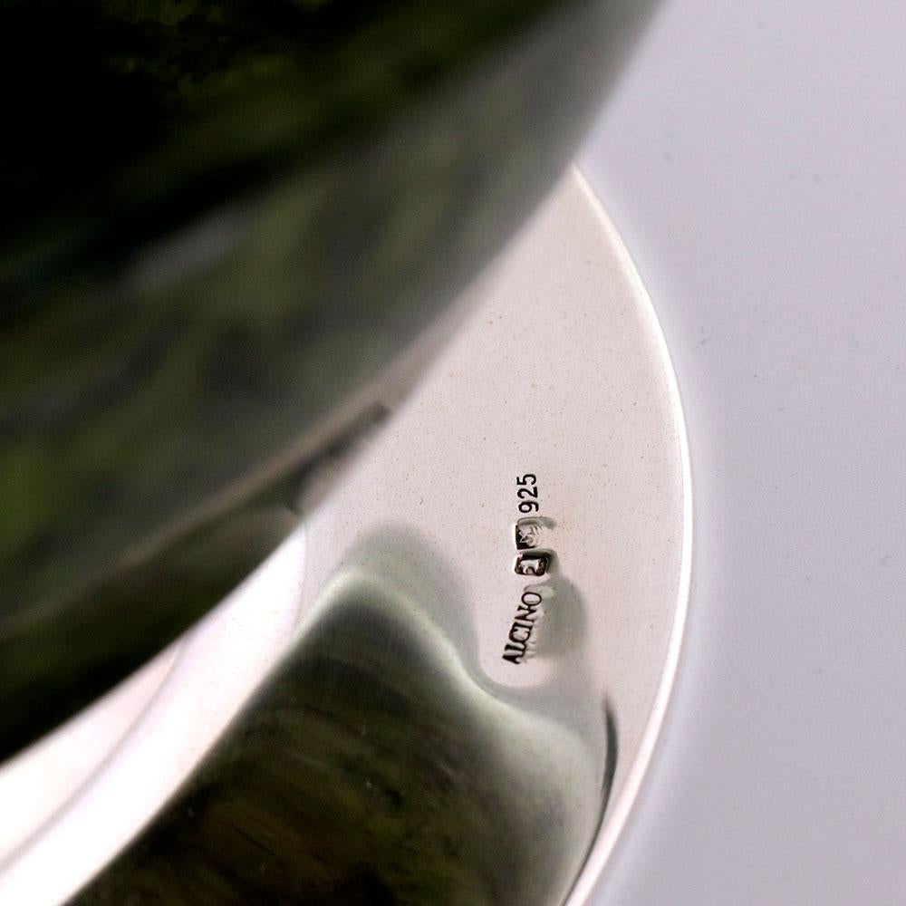 Chinesische geschnitzte Jadeschale im Vintage-Stil mit Sterlingsilbersockel von Alcino Silberschmied (Gehämmert) im Angebot