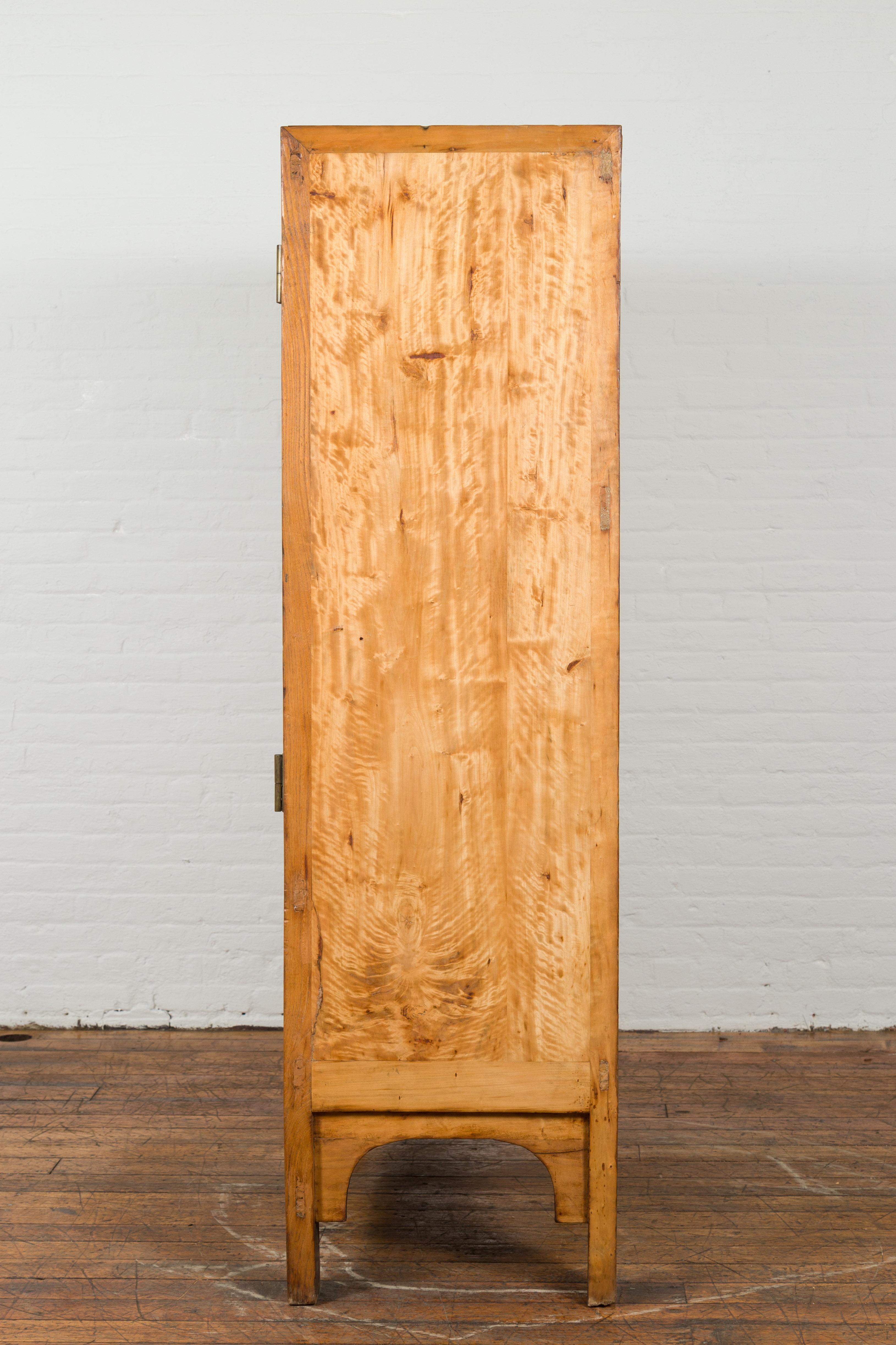 Vieille armoire de mariage en bois d'orme avec tiroirs cachés en vente 2