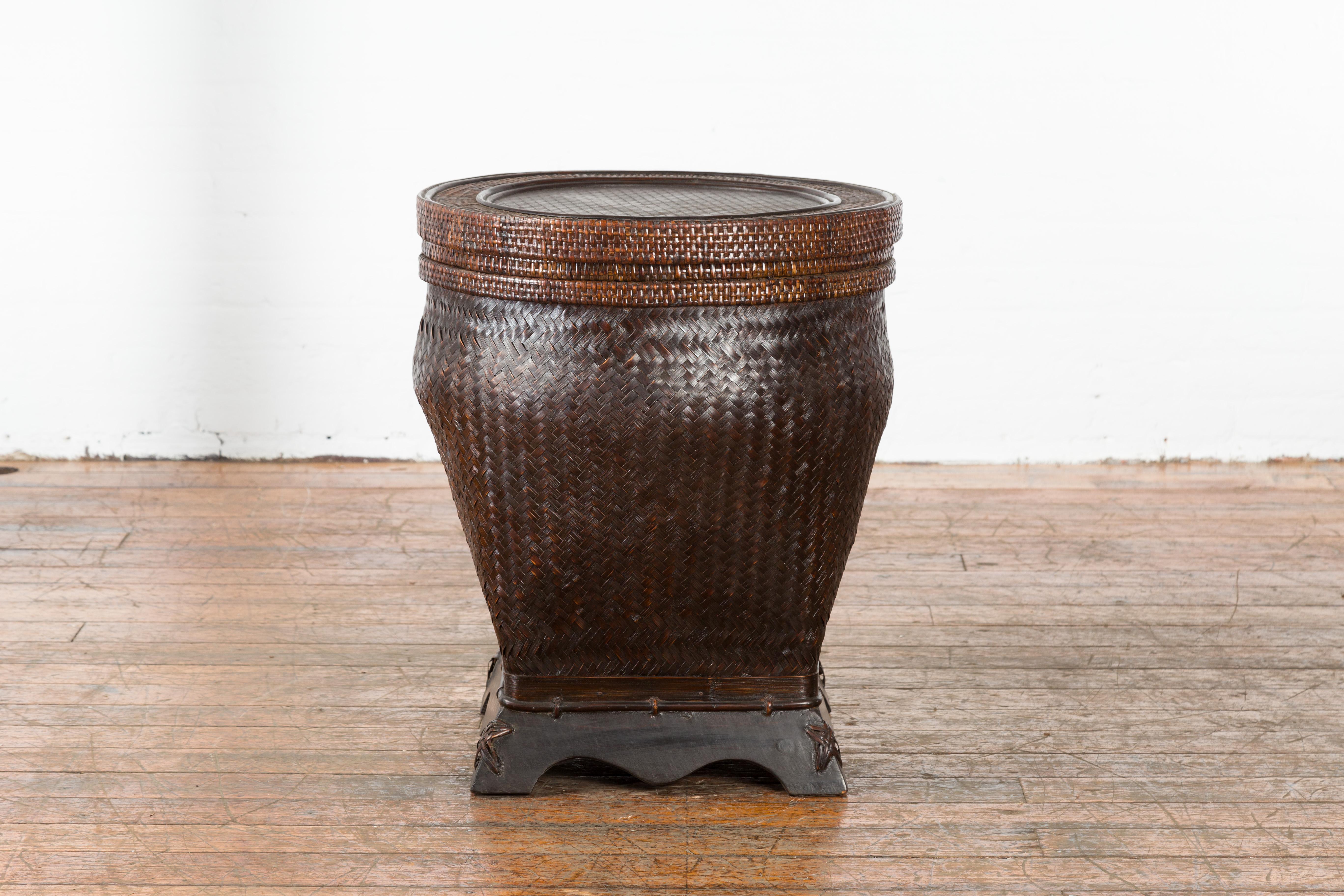 20th Century Chinese Vintage Hand-Stitched Rattan Basket with Round Top and Dark Patina For Sale
