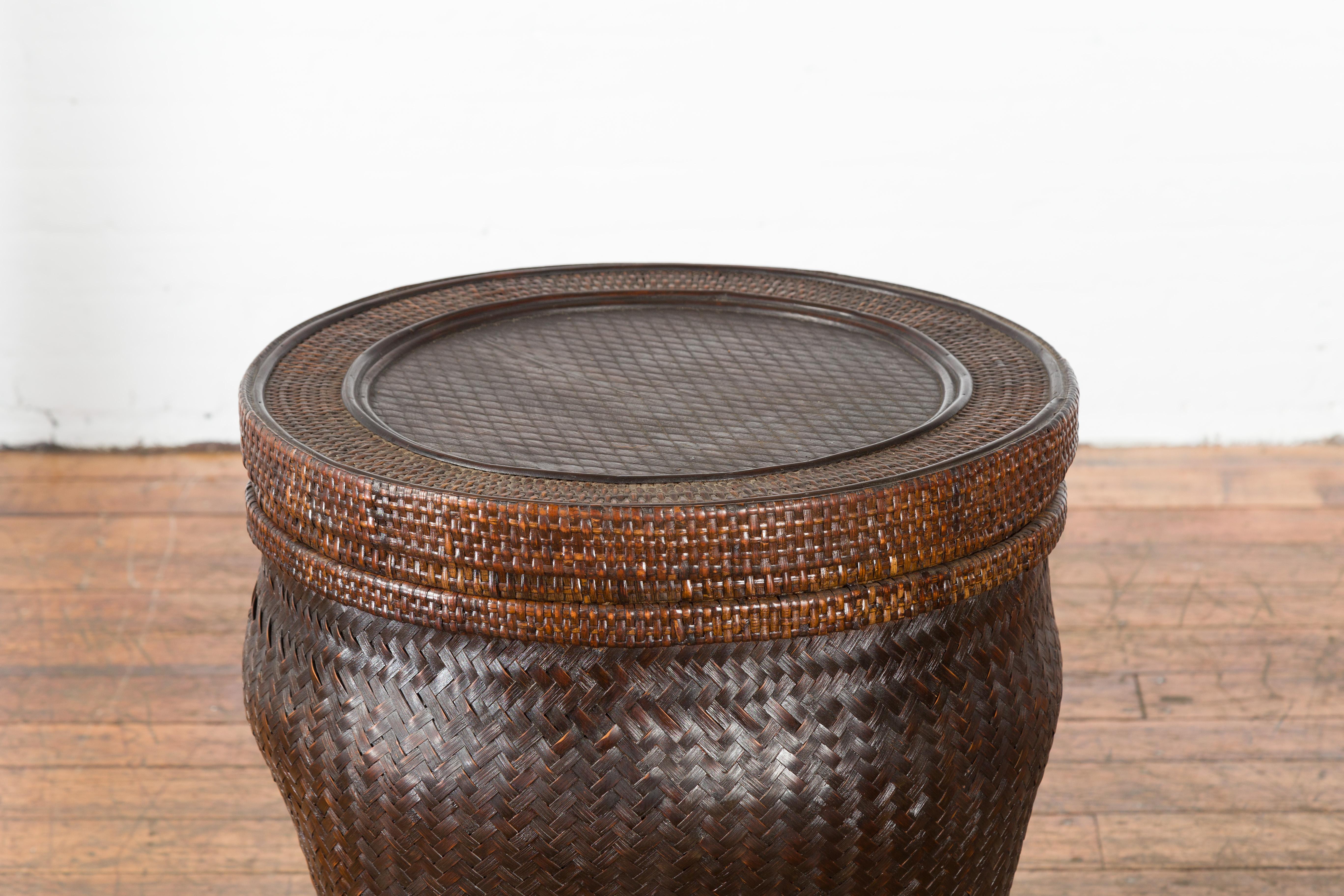 Chinese Vintage Hand-Stitched Rattan Basket with Round Top and Dark Patina For Sale 2