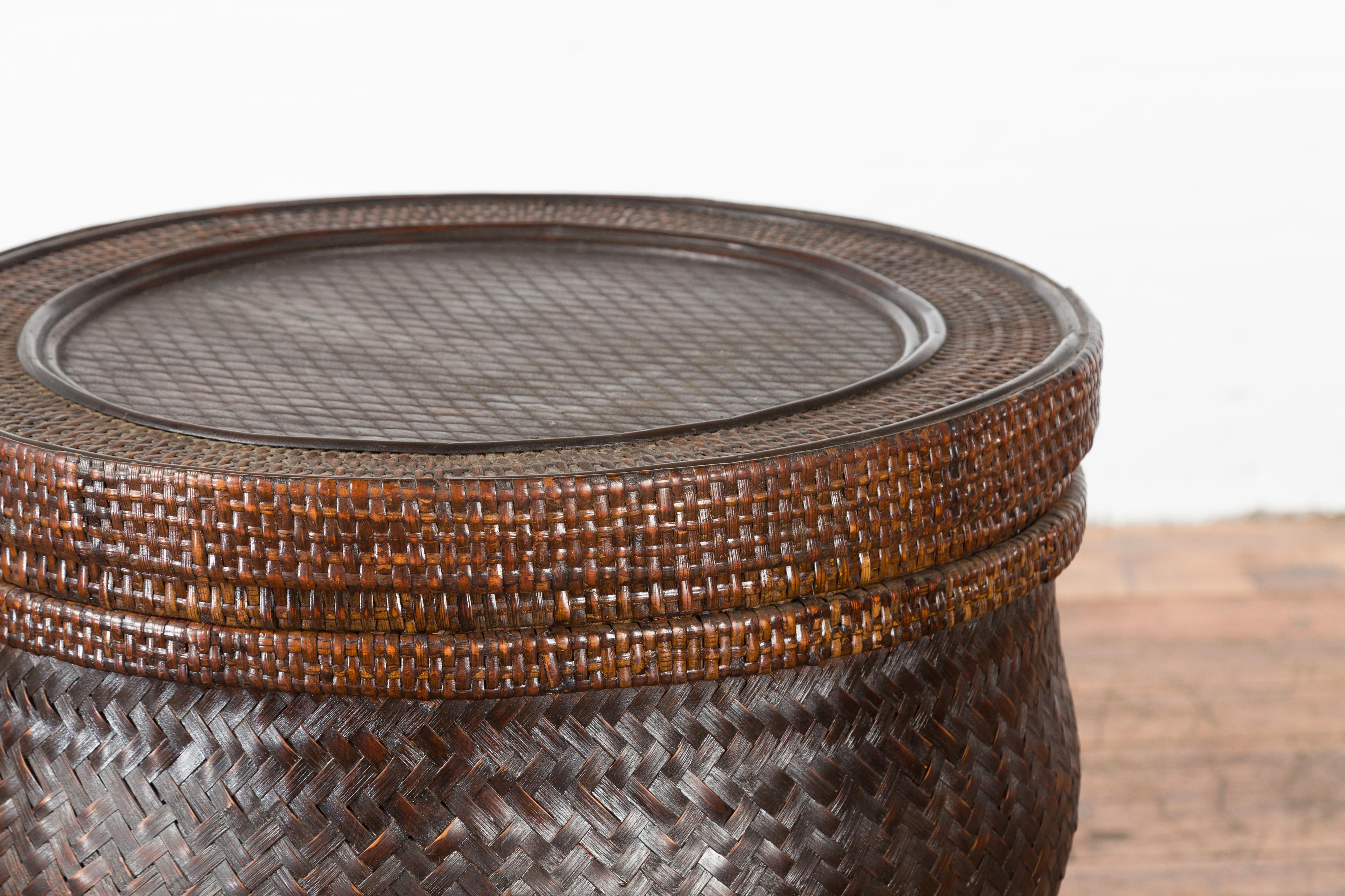 Chinese Vintage Hand-Stitched Rattan Basket with Round Top and Dark Patina For Sale 3