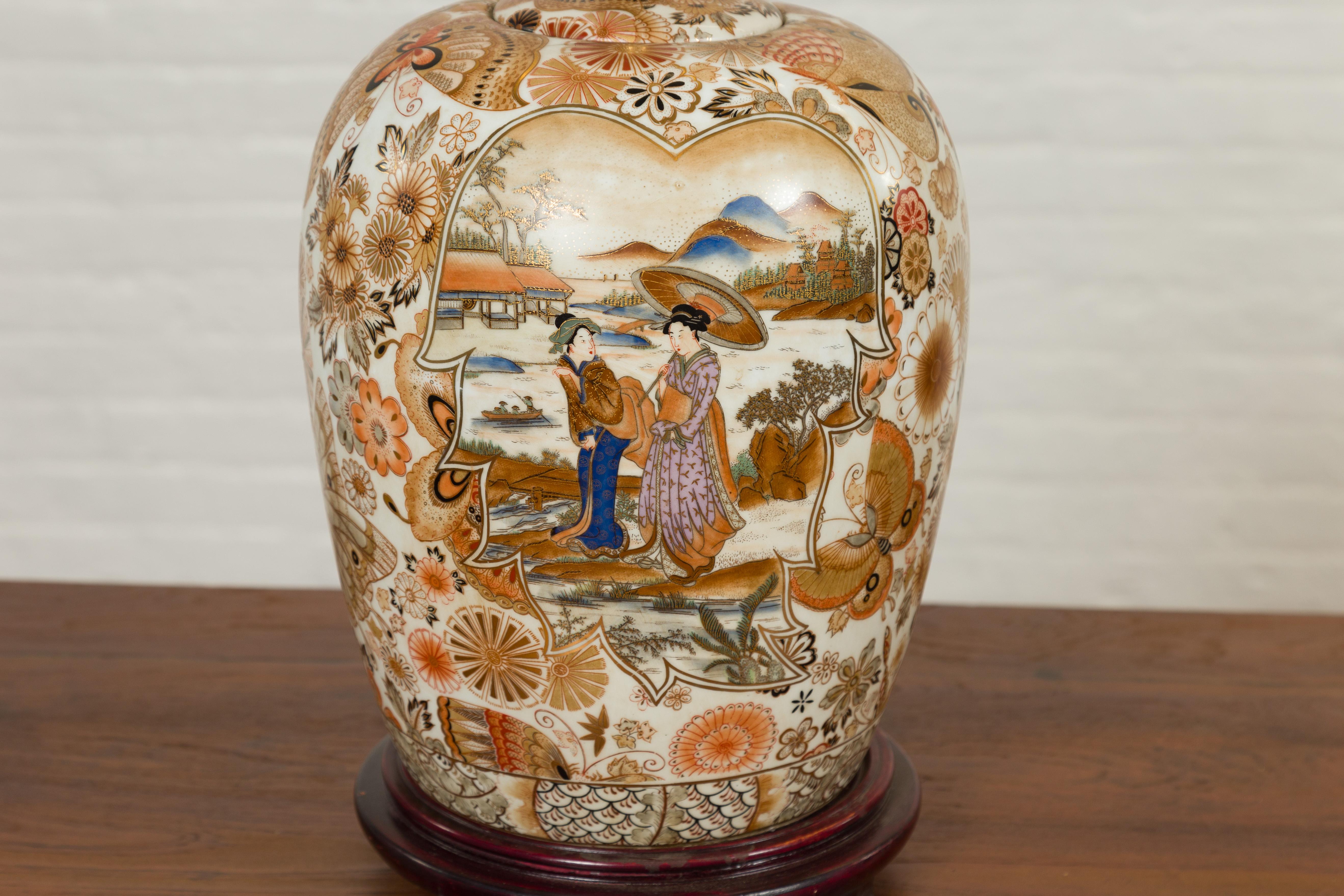 Chinese Vintage Japanese Kutani Style Lamp with Court Scenes and Wooden Base For Sale 2