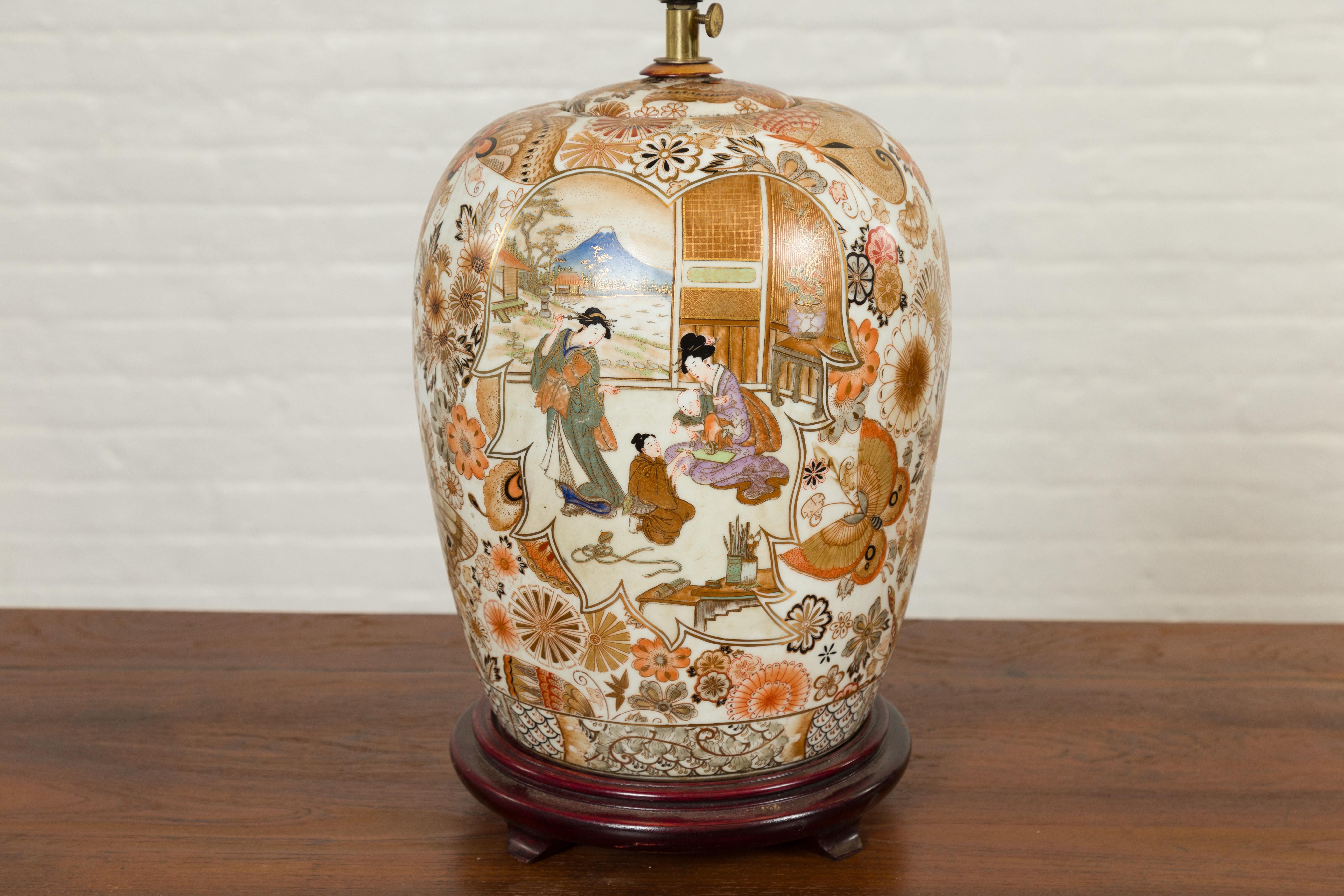 Chinese Vintage Japanese Kutani Style Lamp with Court Scenes and Wooden Base In Good Condition For Sale In Yonkers, NY
