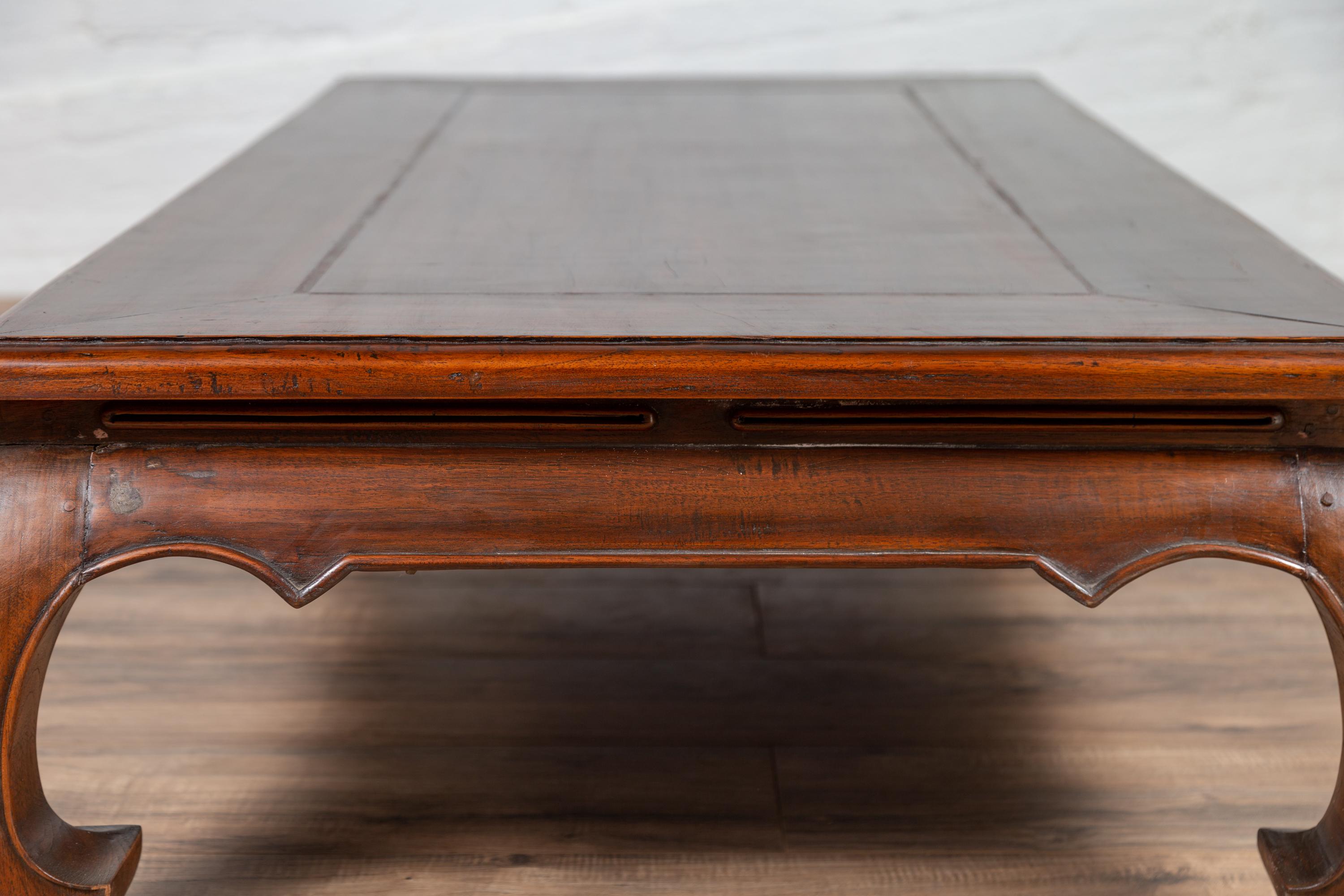Chinese Vintage Large Coffee Table with Bulging Chow Legs and Walnut Patina 3