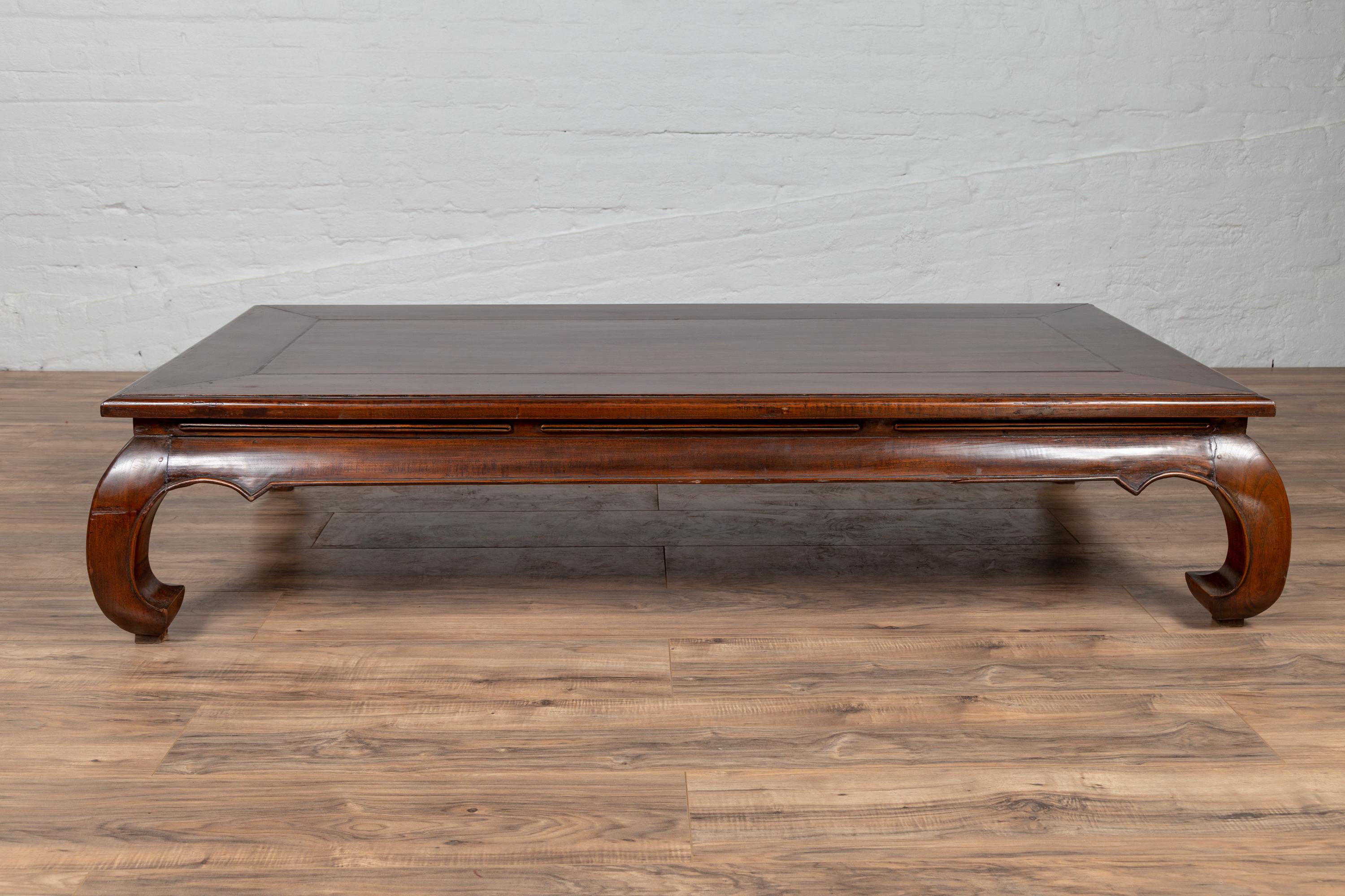 Chinese Vintage Large Coffee Table with Bulging Chow Legs and Walnut Patina 4