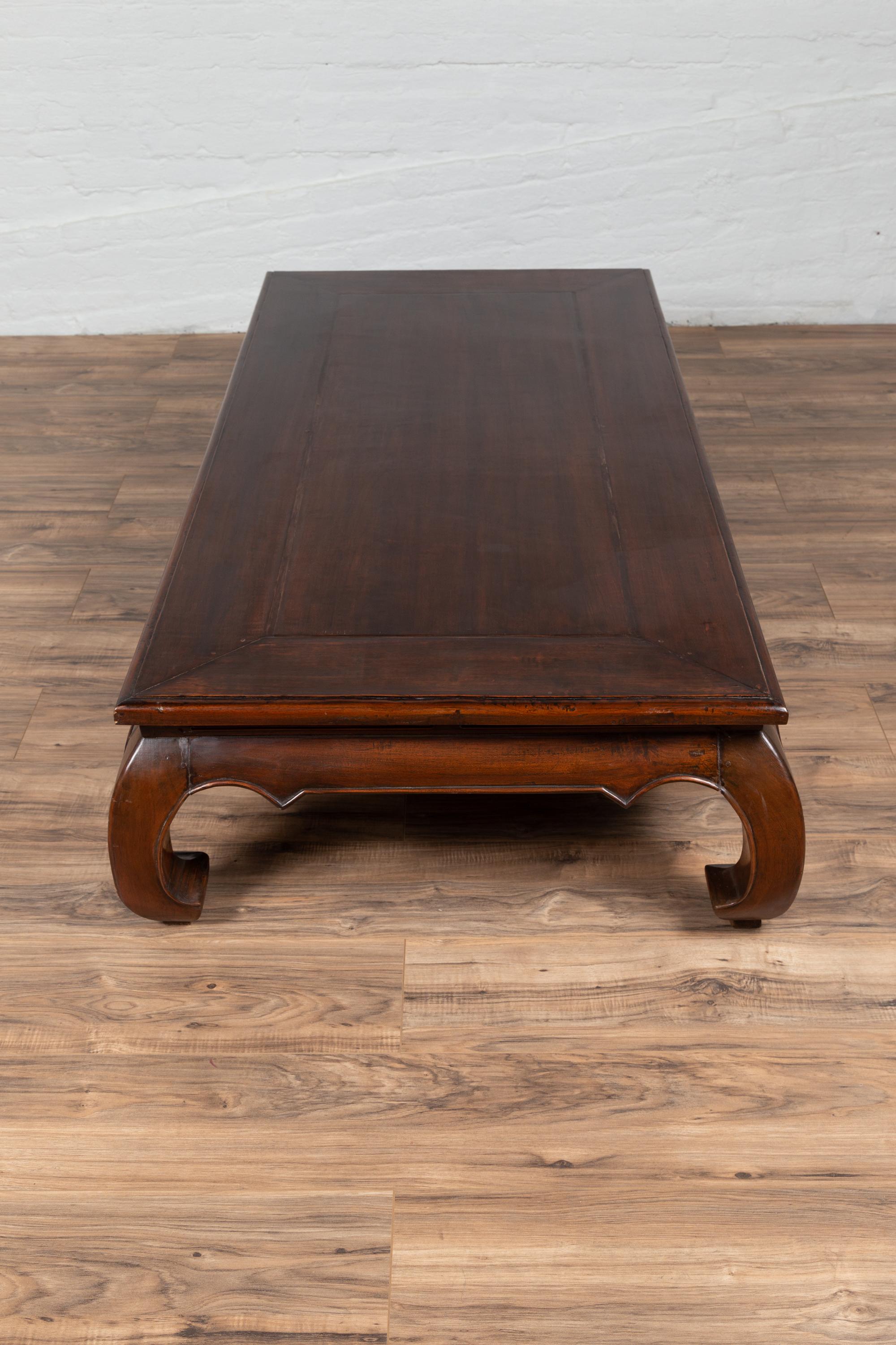 Chinese Vintage Large Coffee Table with Bulging Chow Legs and Walnut Patina 5