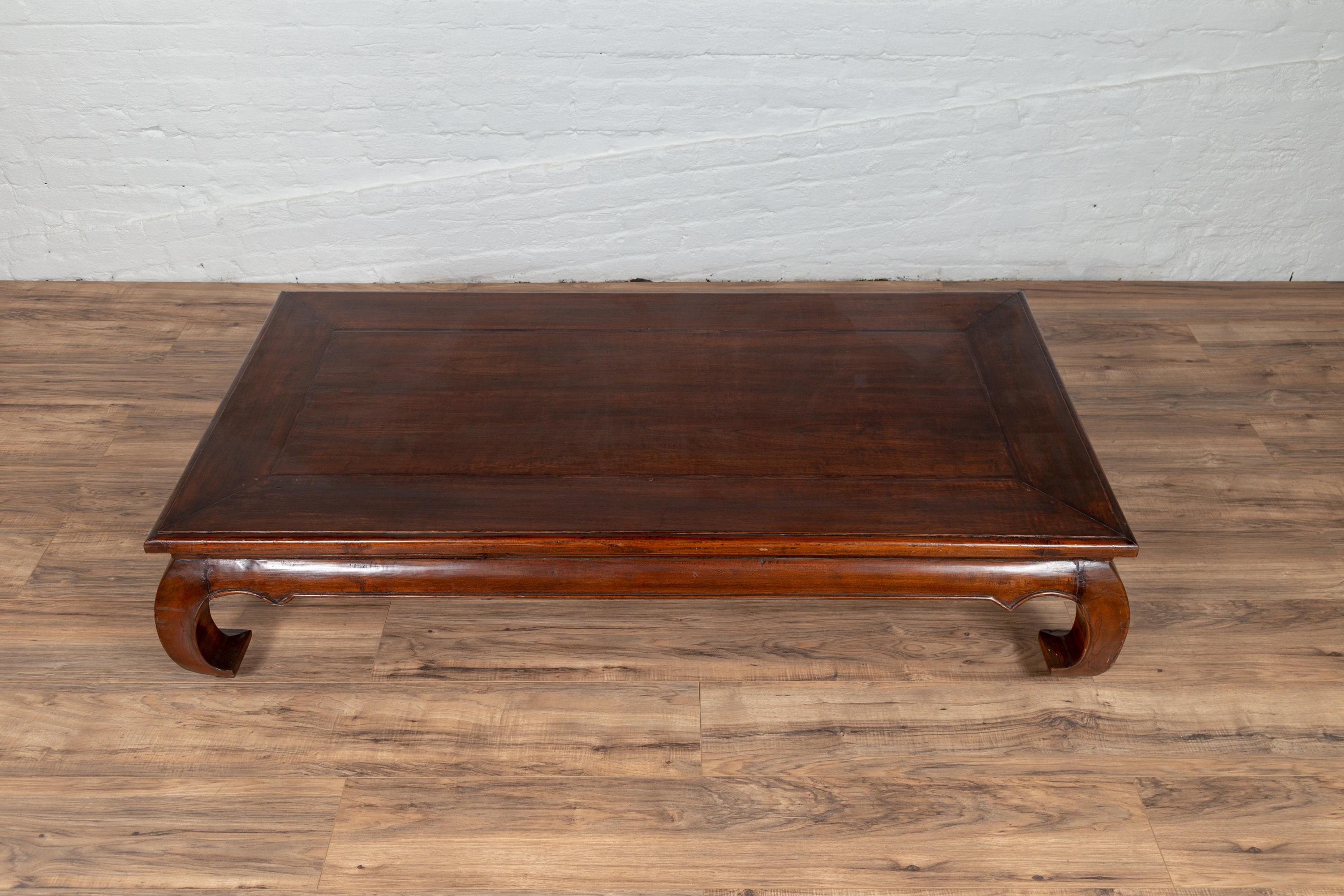 20th Century Chinese Vintage Large Coffee Table with Bulging Chow Legs and Walnut Patina