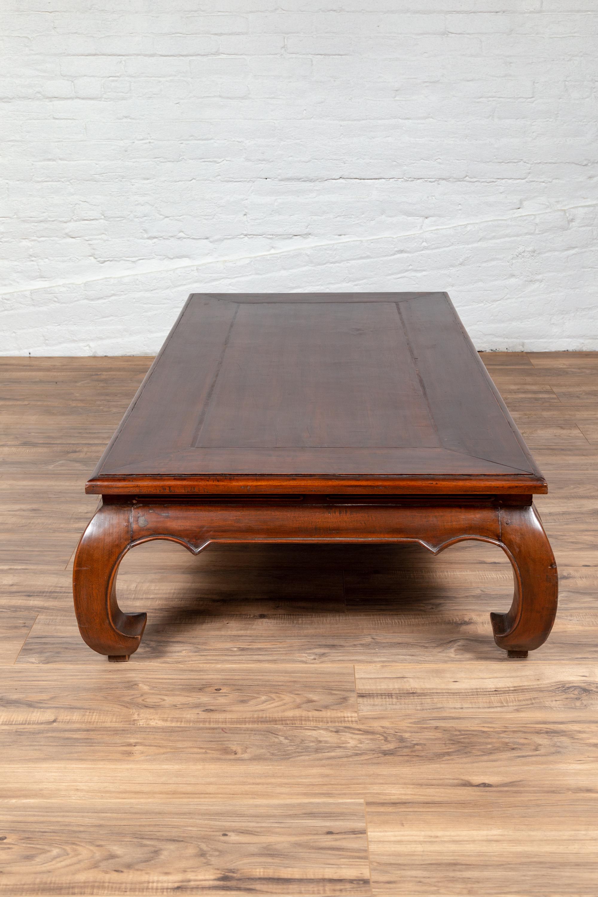 Chinese Vintage Large Coffee Table with Bulging Chow Legs and Walnut Patina 2