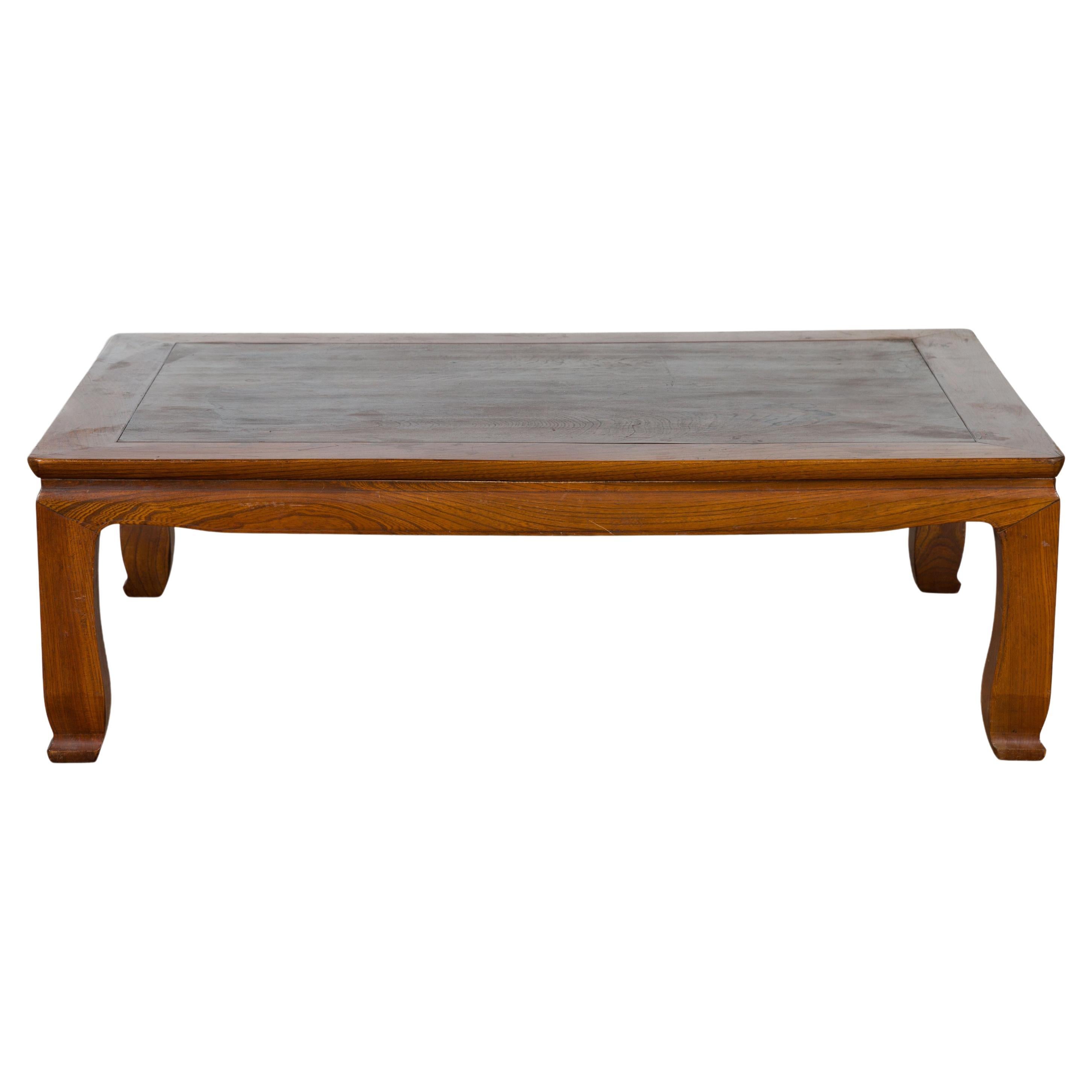 Chinese Vintage Low Coffee Table with Two-Toned Top and Curving Legs For Sale