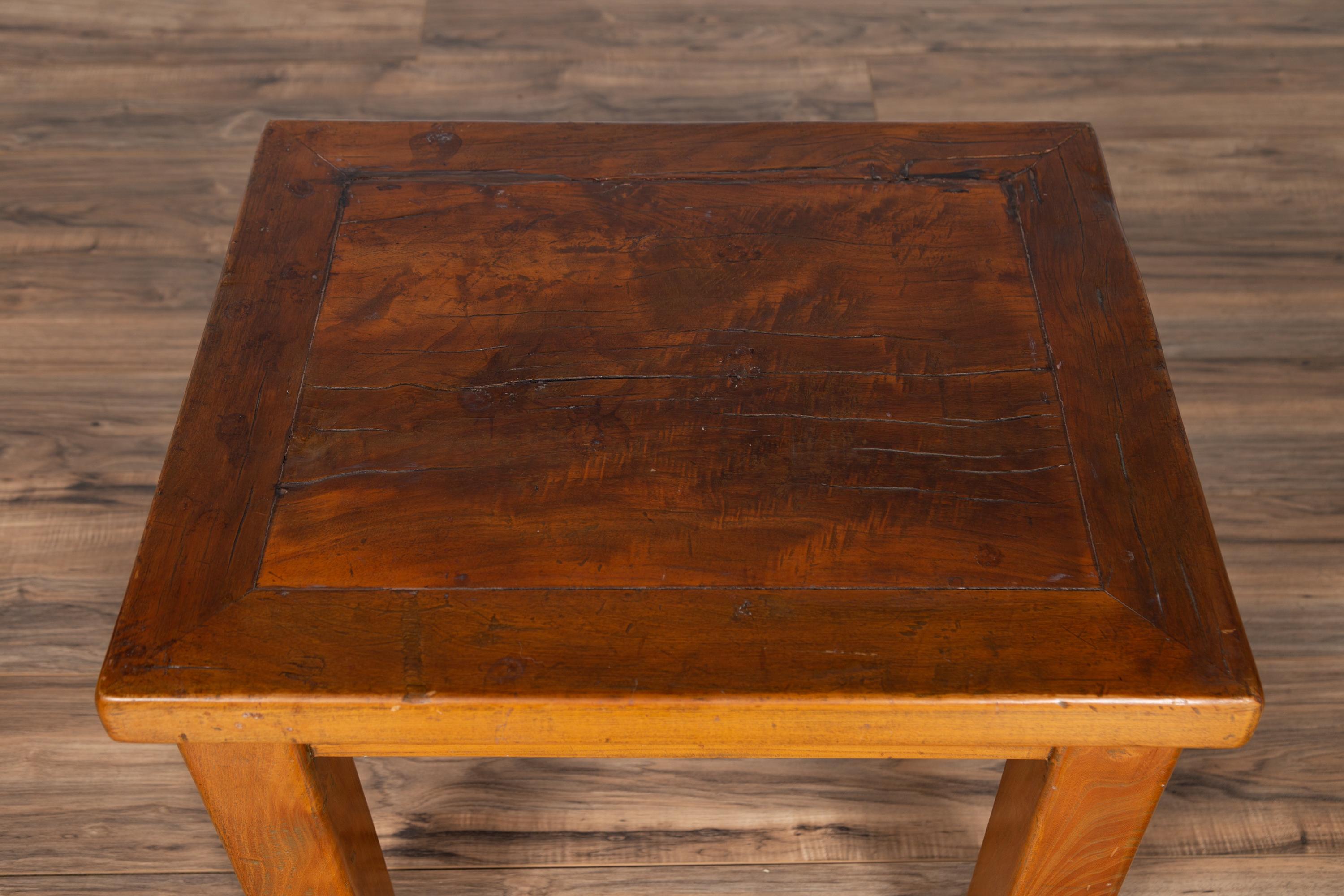 Table d'appoint basse minimaliste en bois naturel avec pieds carrés et design contemporain Bon état - En vente à Yonkers, NY