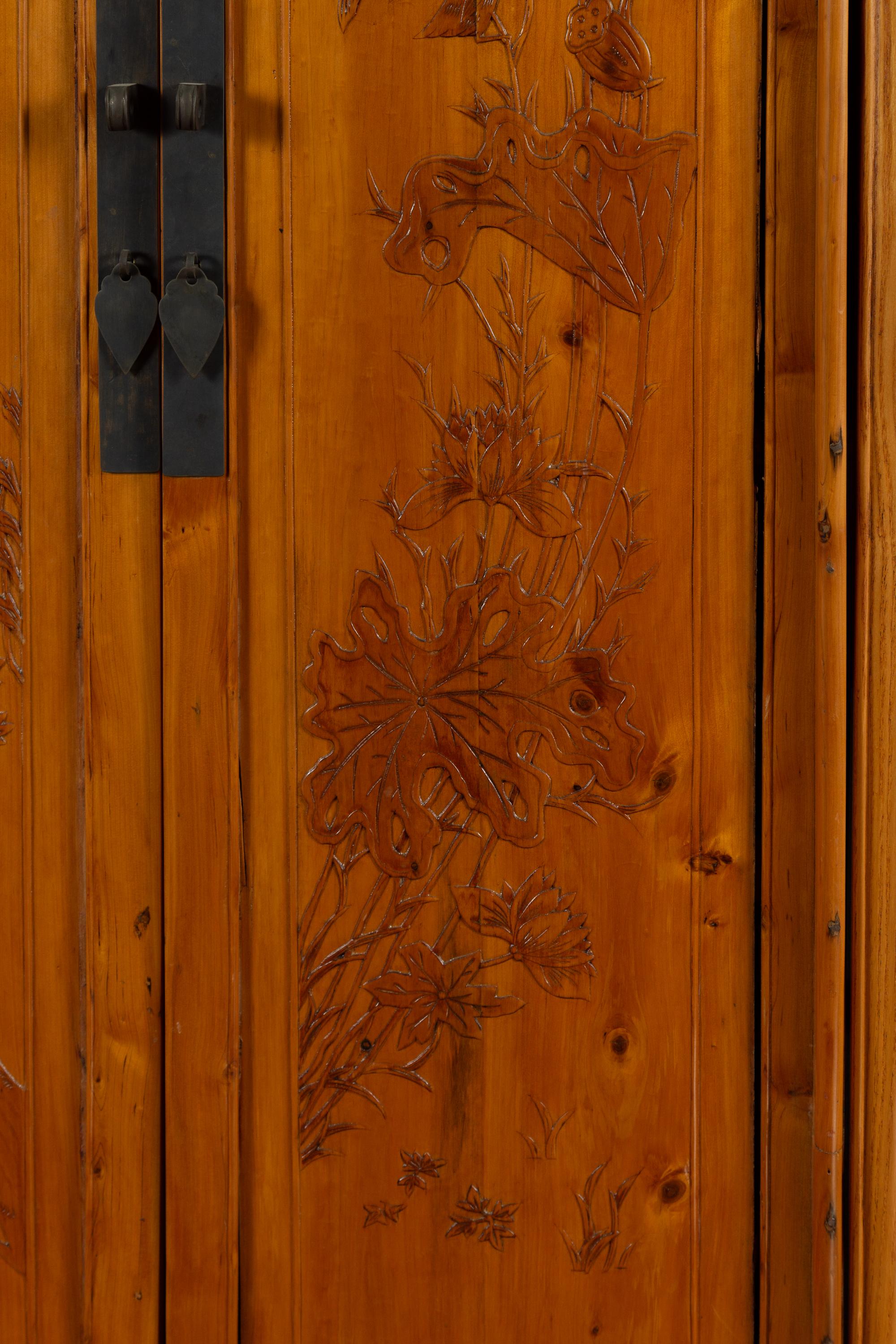 Chinese Vintage Natural Wood Two-Door Cabinet with Floral Décor and Drawers For Sale 2