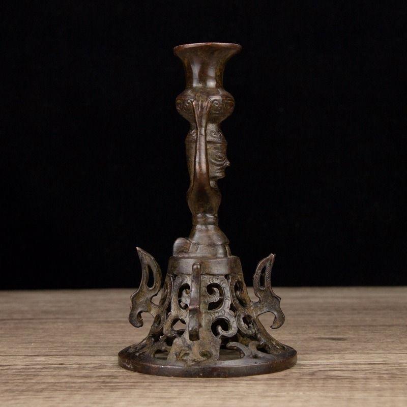 Chinesischer Vintage-Kerzenständer aus Altbronze  (19. Jahrhundert) im Angebot