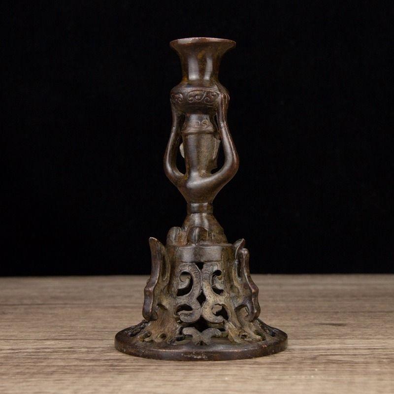 Chinesischer Vintage-Kerzenständer aus Altbronze  (Bronze) im Angebot