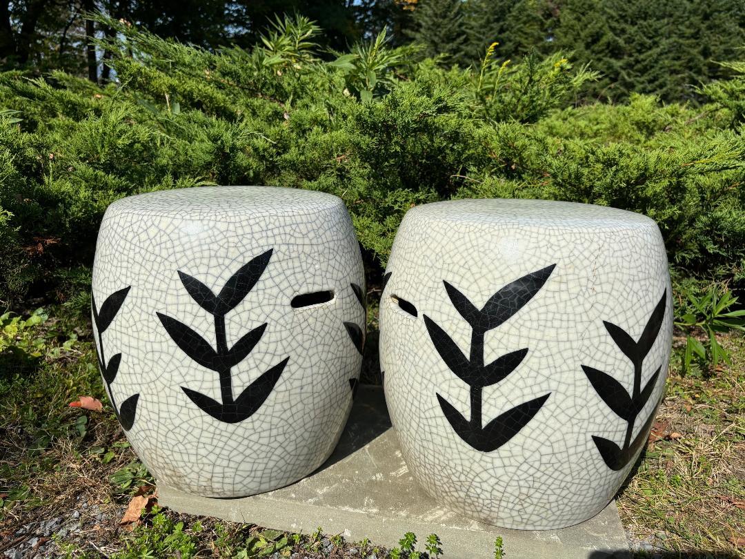 Chinese Vintage Pair Richly Hand-Glazed Leaf Garden Stools In Good Condition For Sale In South Burlington, VT
