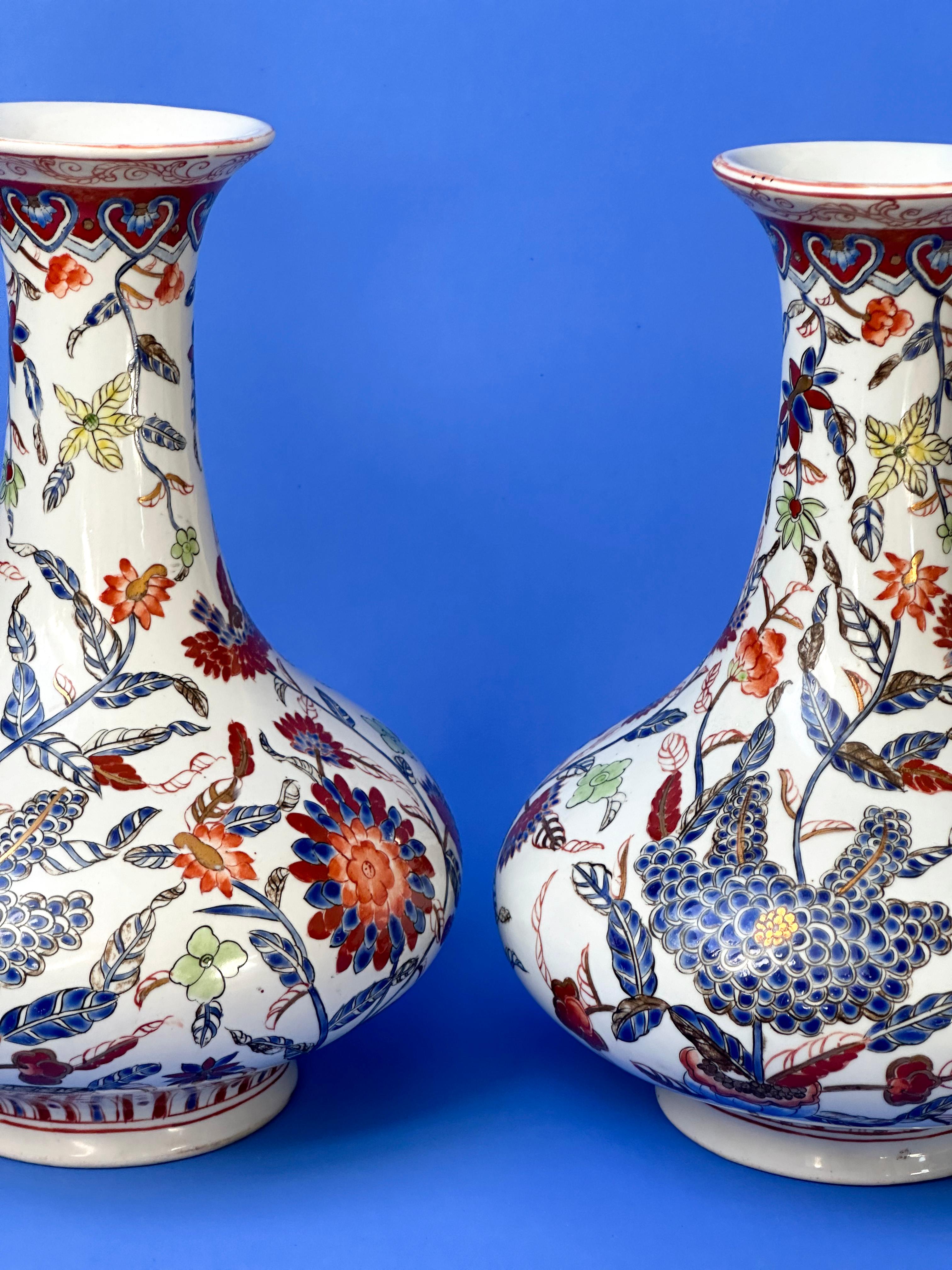 Chinese Vintage Pear Shaped Porcelain Vases - Red and Blue Tongzhi/Qing Style In Good Condition In Glasgow, GB